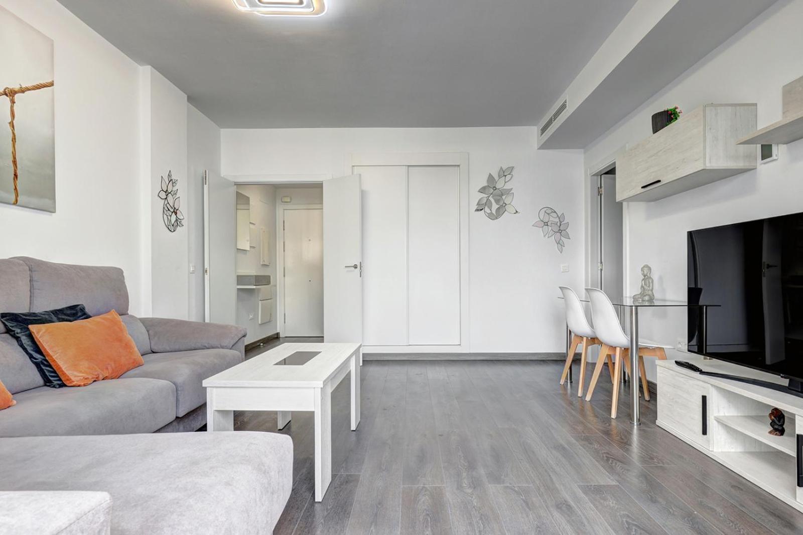 Apartment Terrace, Parking & Pool Estepona