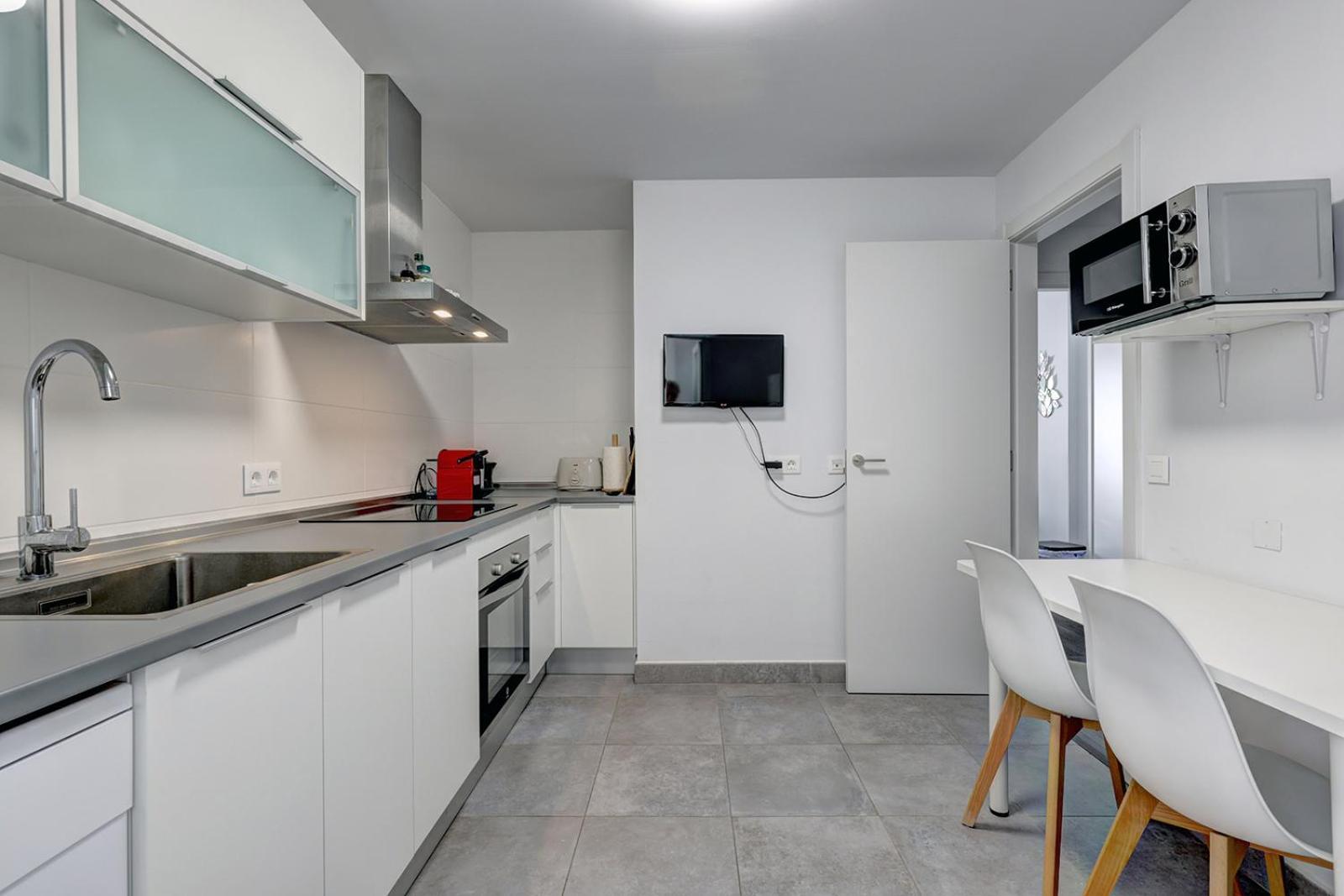 Terrace, Parking & Pool Apartment Estepona