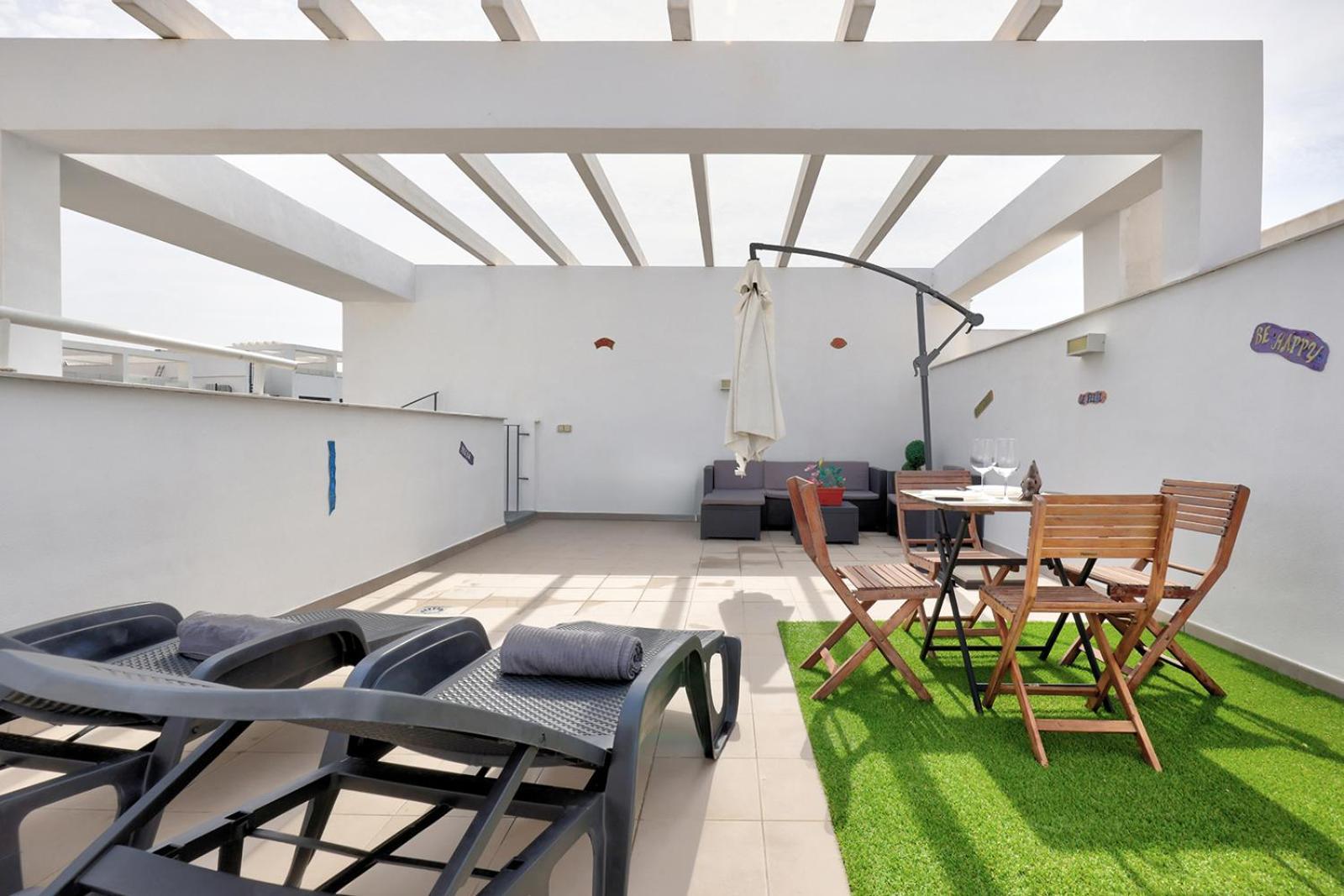 Terrace, Parking & Pool Apartment