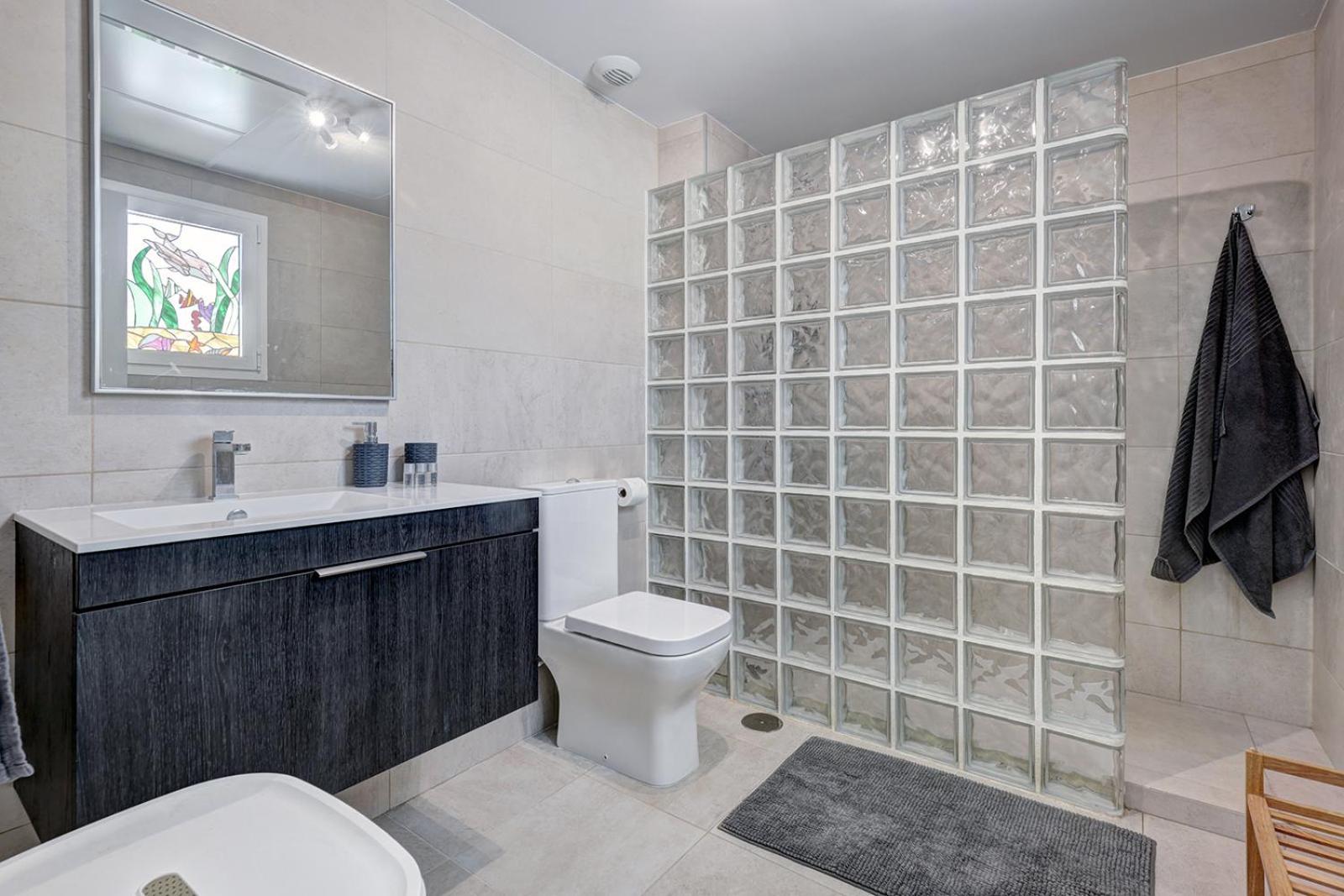 Terrace, Parking & Pool Apartment Estepona