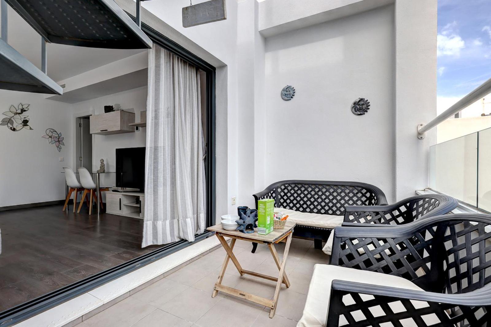 Terrace, Parking & Pool Apartment *