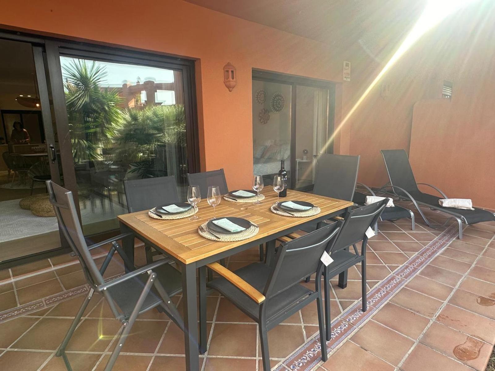 Dans Les Jardins Tropicaux * Estepona