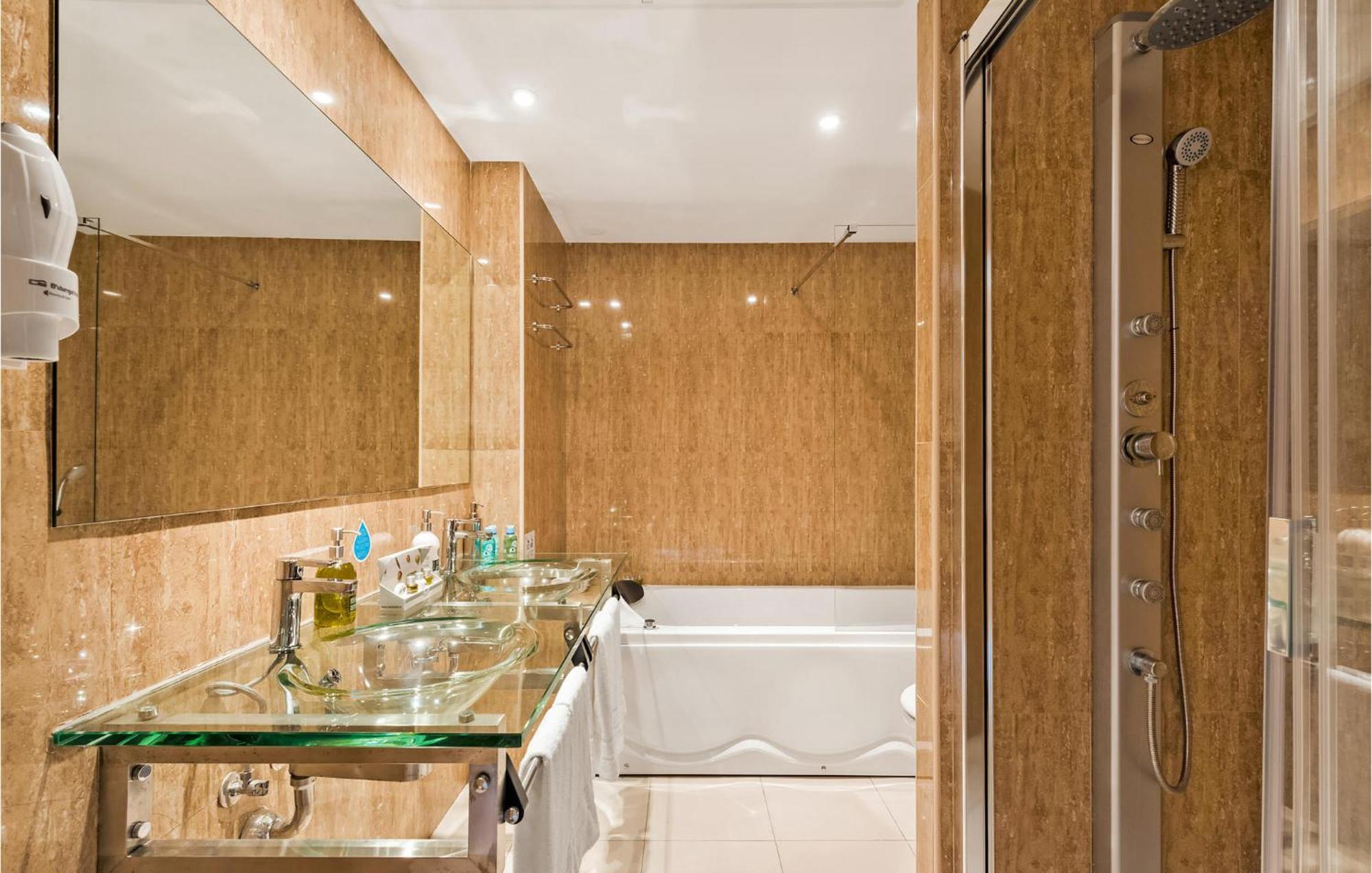 Apartment In With Kitchen *