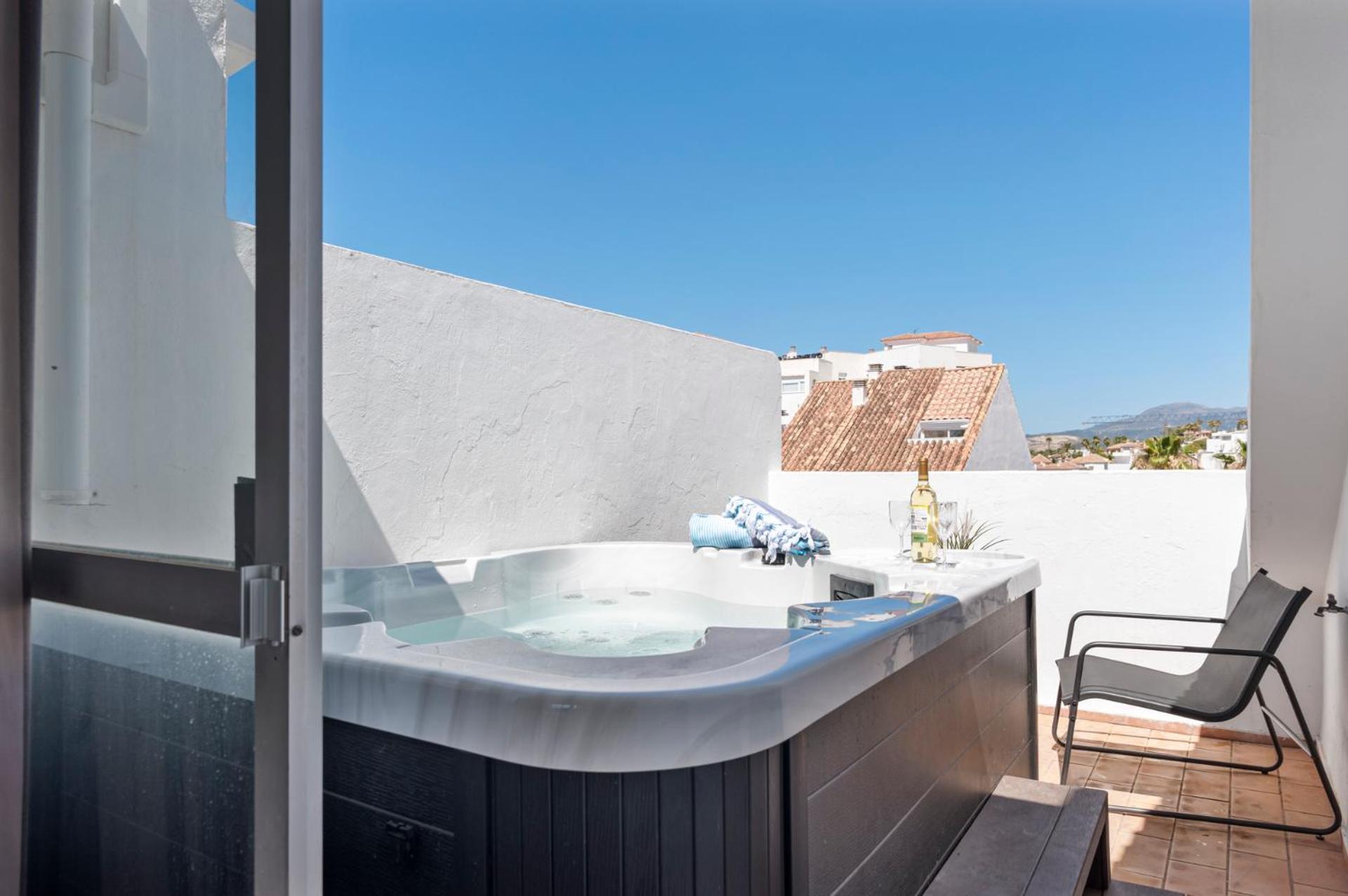 Lovely Penthouse Near Marina By Costarentals - Ref M15