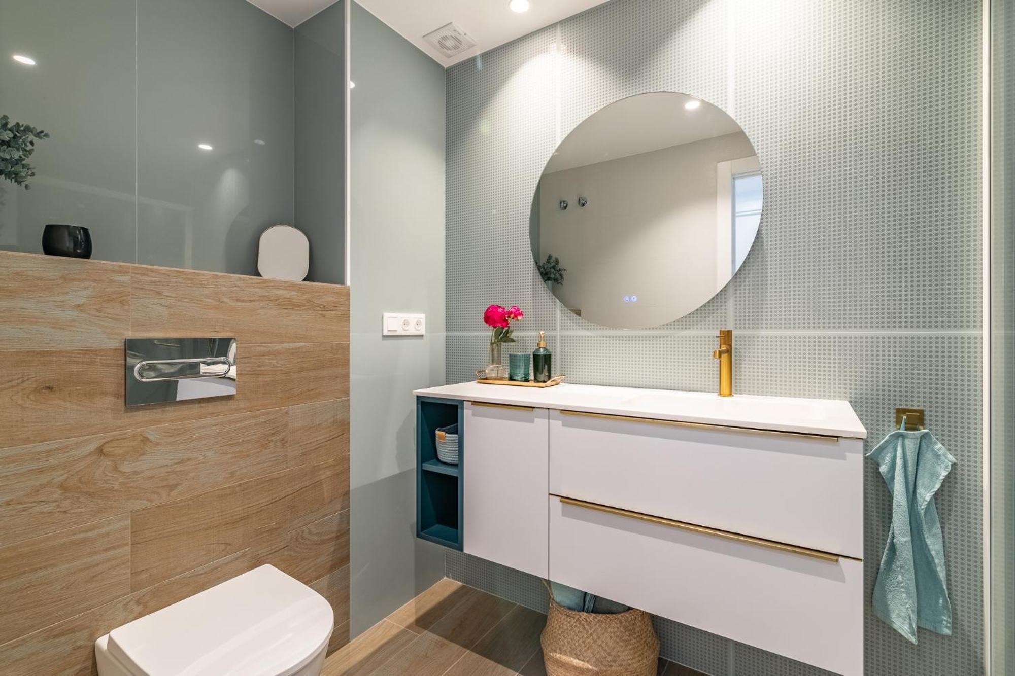 Espectacular Apartamento Estepona, Primera Linea De Playa, Totalmente Reformado En 2023