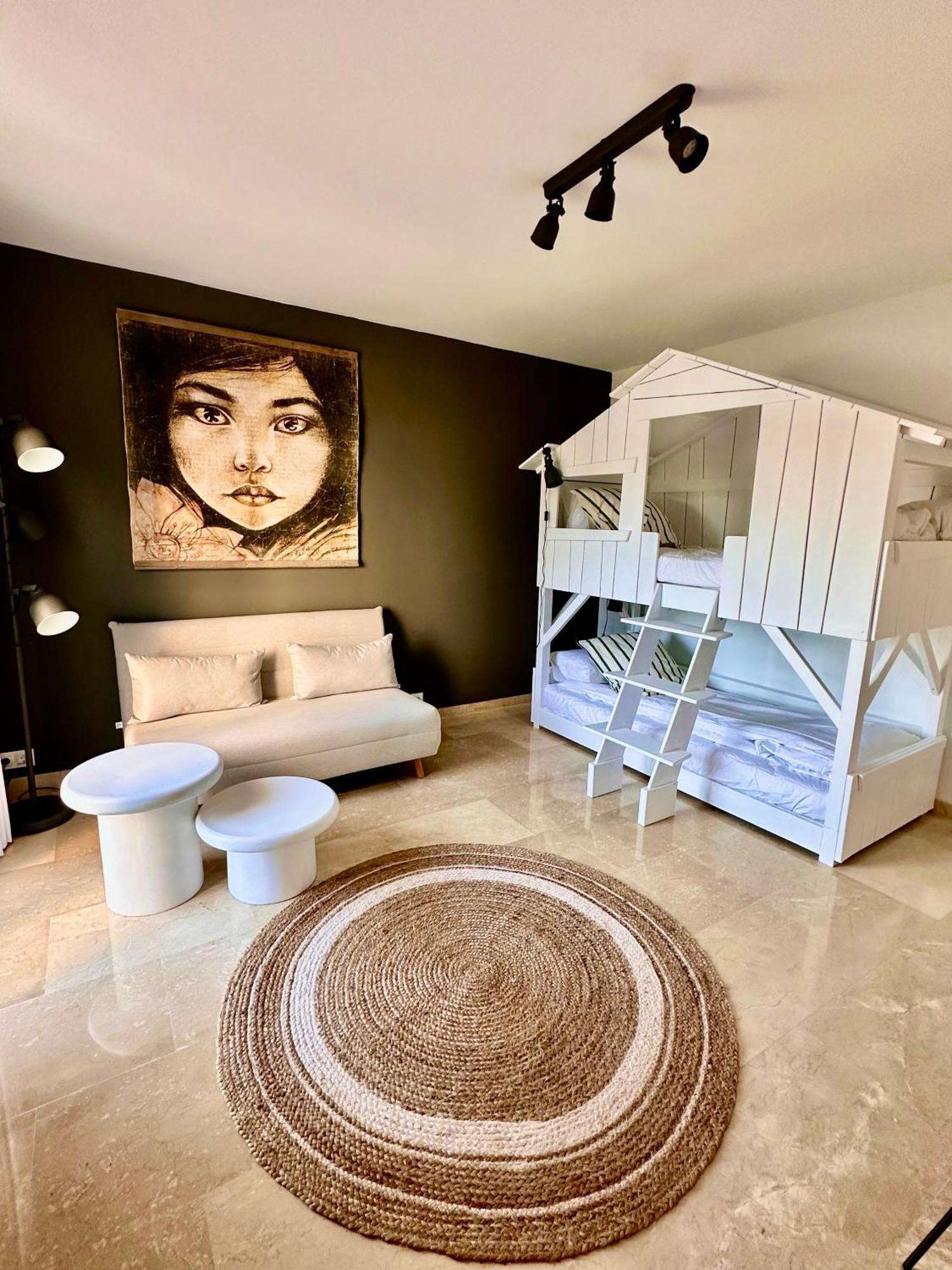 Magnifique Town House 2 Ch , 2 Sdb Sur Un Golf