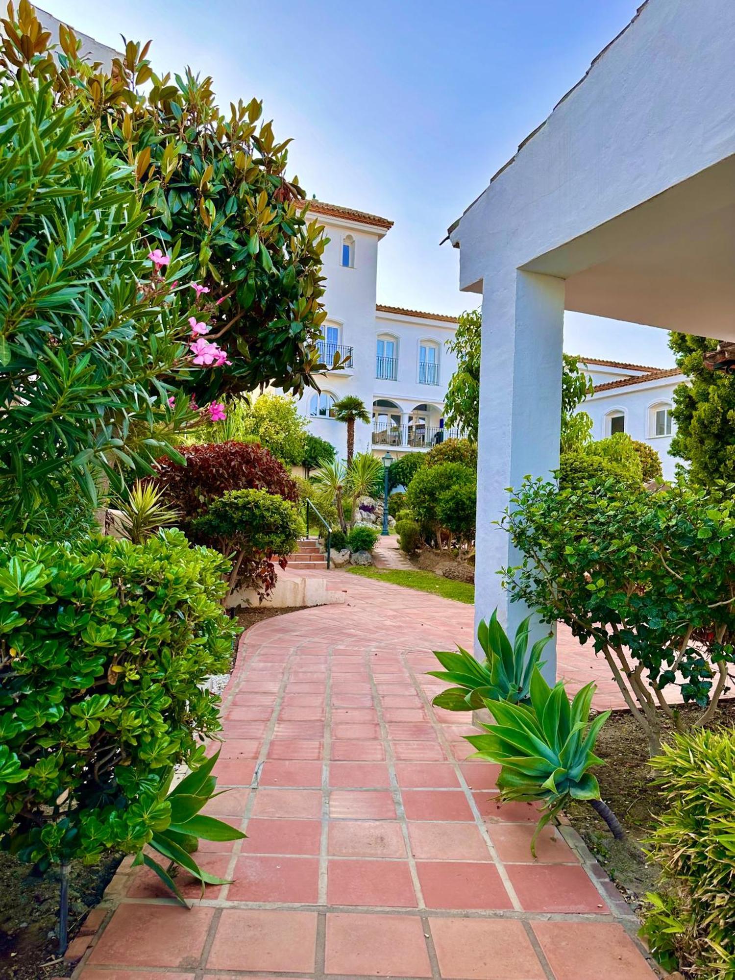 Magnifique Town House 2 Ch , 2 Sdb Sur Un Golf *