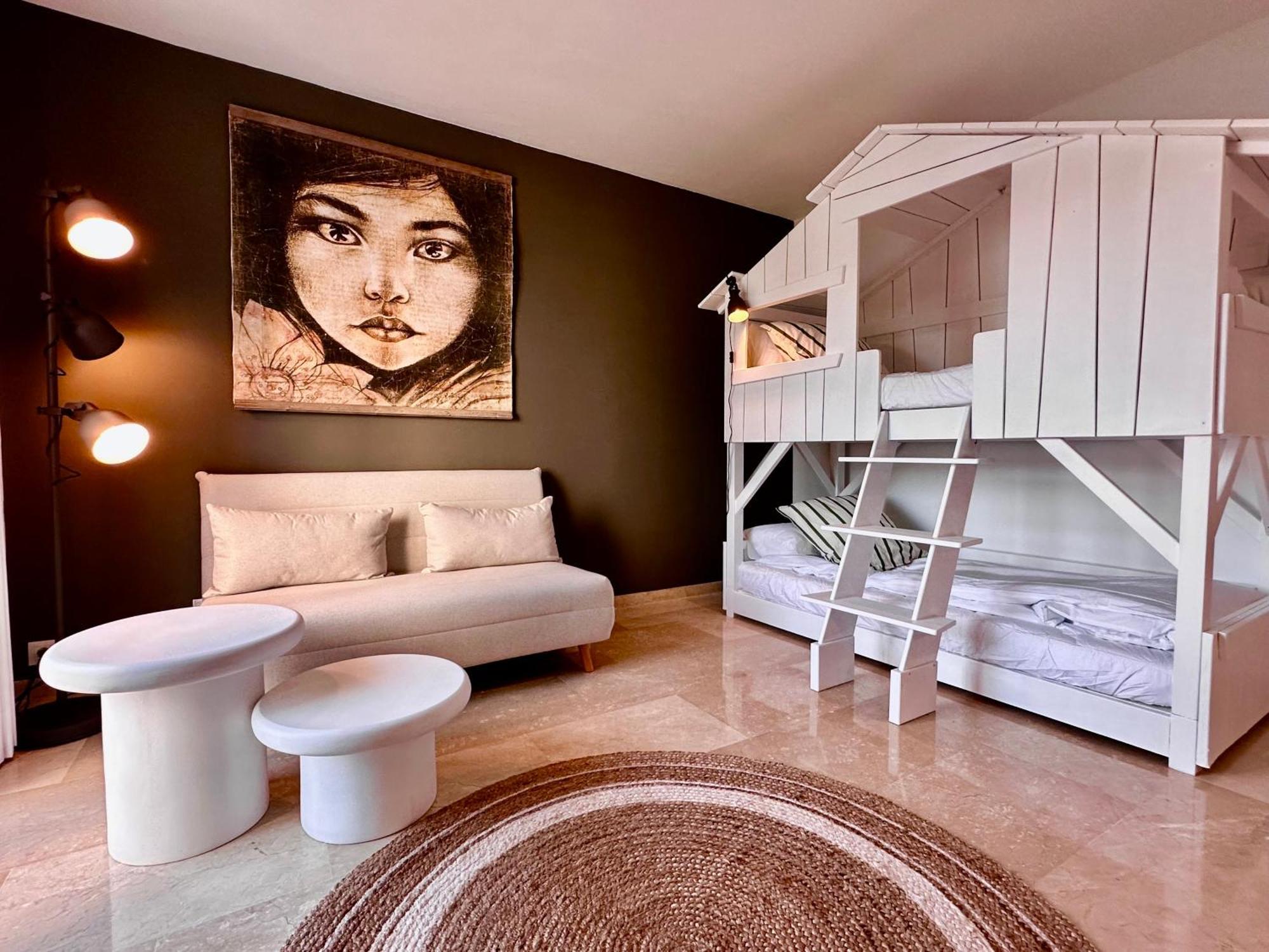 Magnifique Town House 2 Ch , 2 Sdb Sur Un Golf