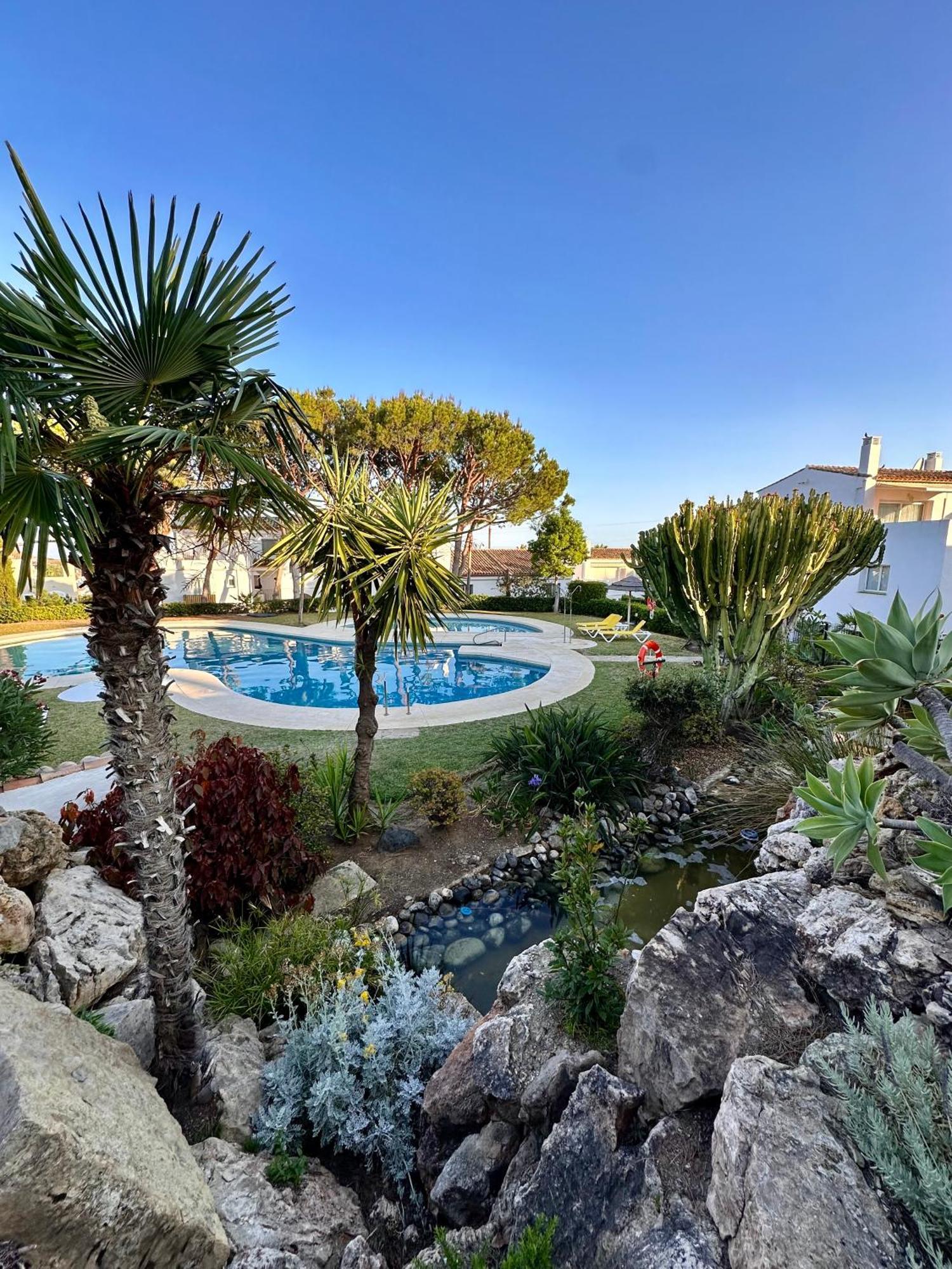 Magnifique Town House 2 Ch , 2 Sdb Sur Un Golf Estepona