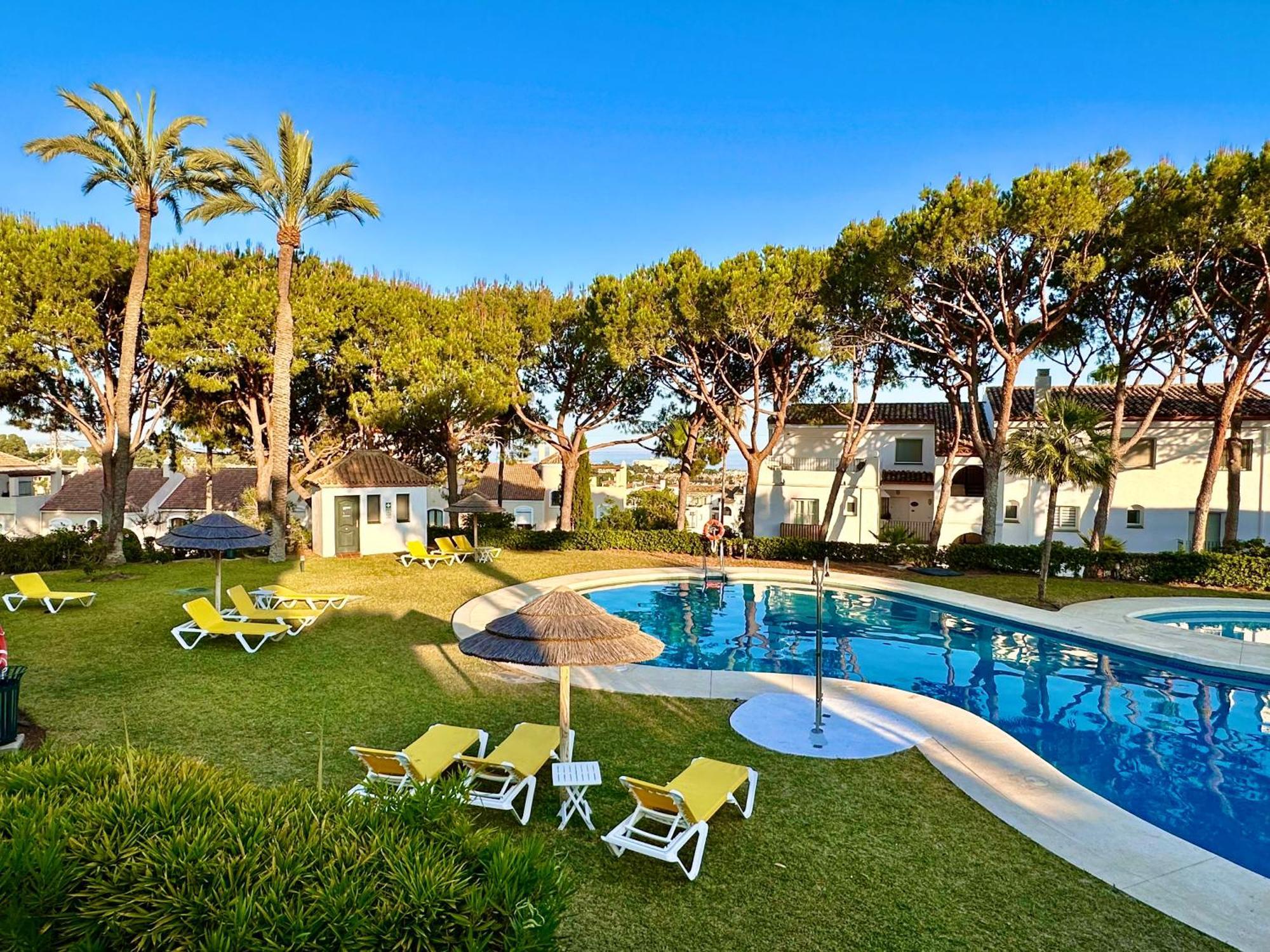 Magnifique Town House 2 Ch , 2 Sdb Sur Un Golf Estepona