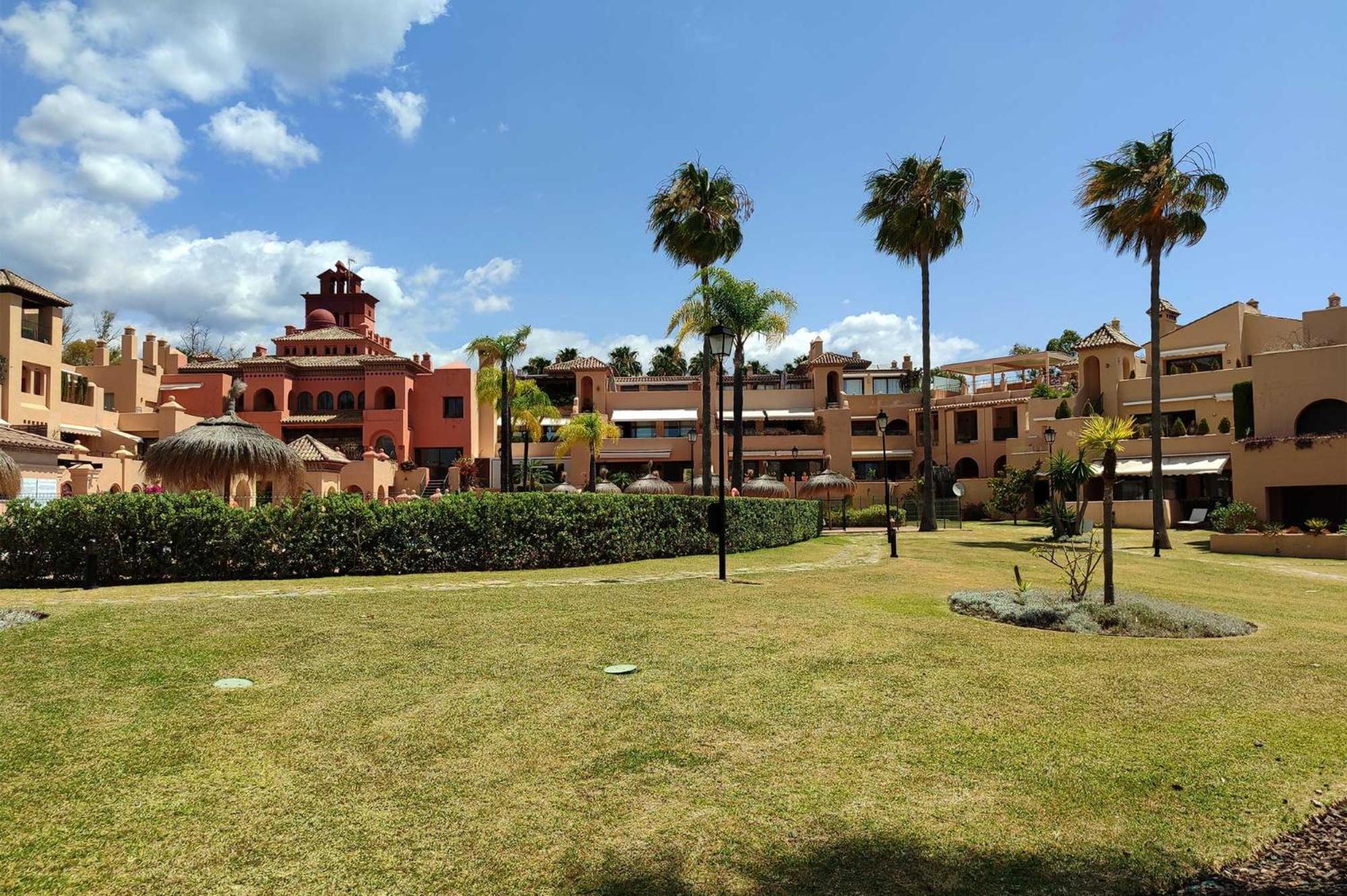 Cartuja Del Golf * Estepona