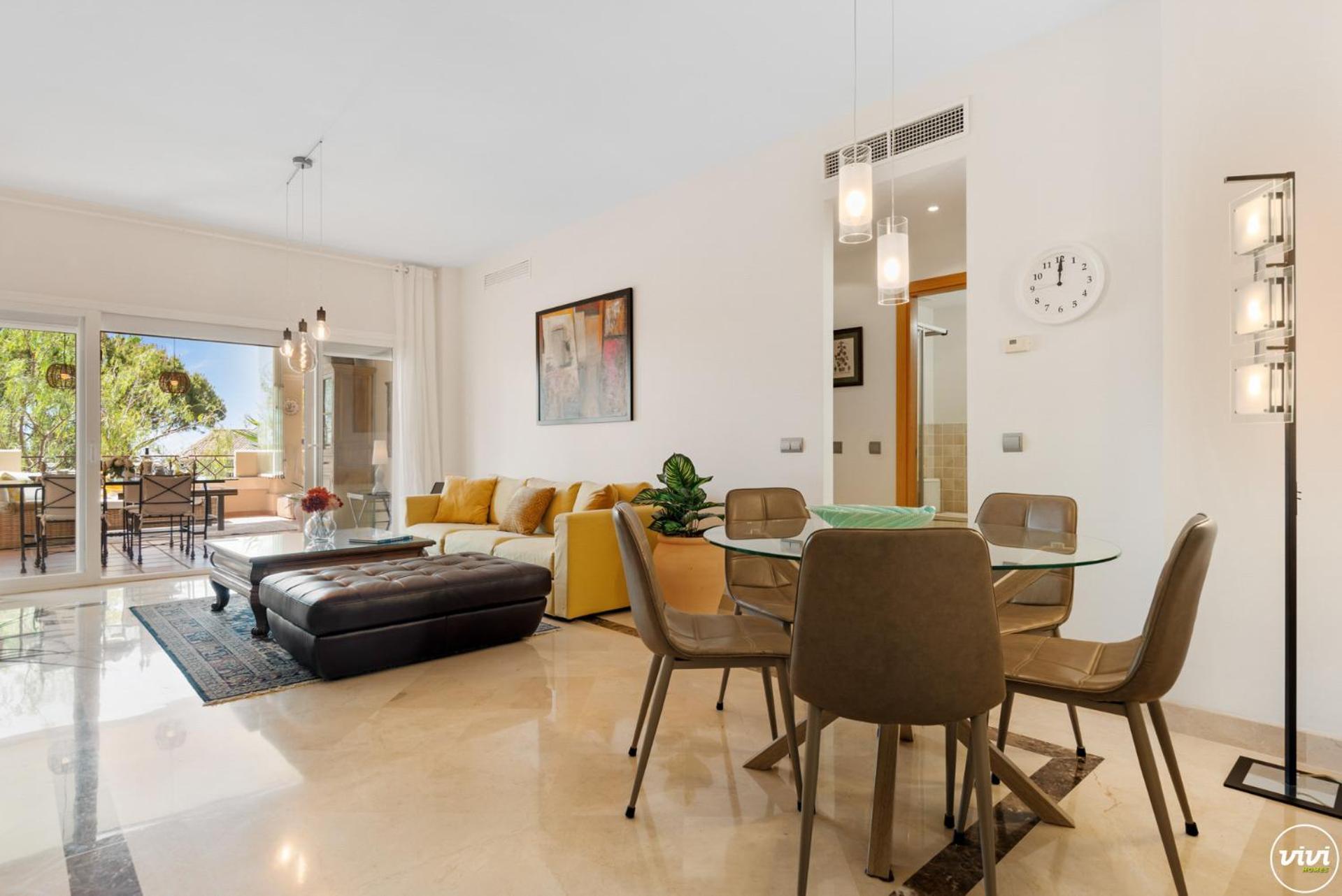 Vivi Homes - Toscana Luxury, Views, Pool & Terrace Apartment *