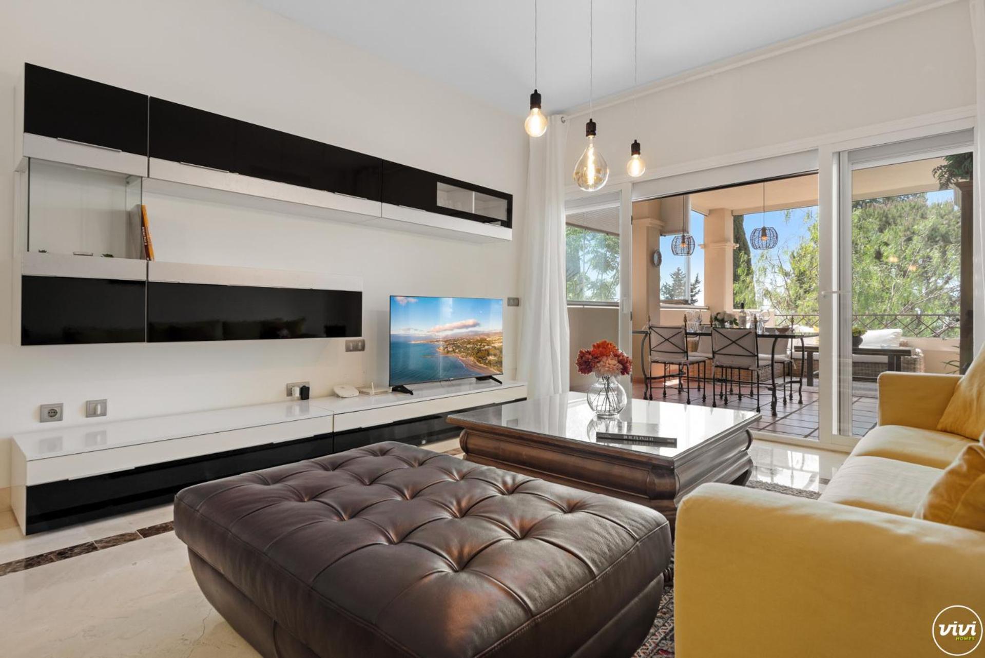 Vivi Homes - Toscana Luxury, Views, Pool & Terrace Apartment *
