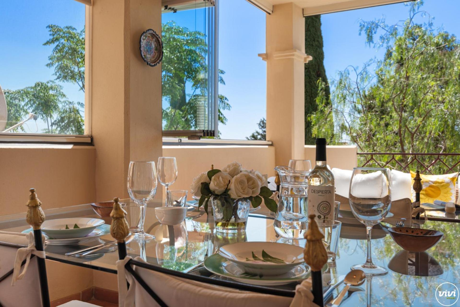 Vivi Homes - Toscana Luxury, Views, Pool & Terrace Apartment *
