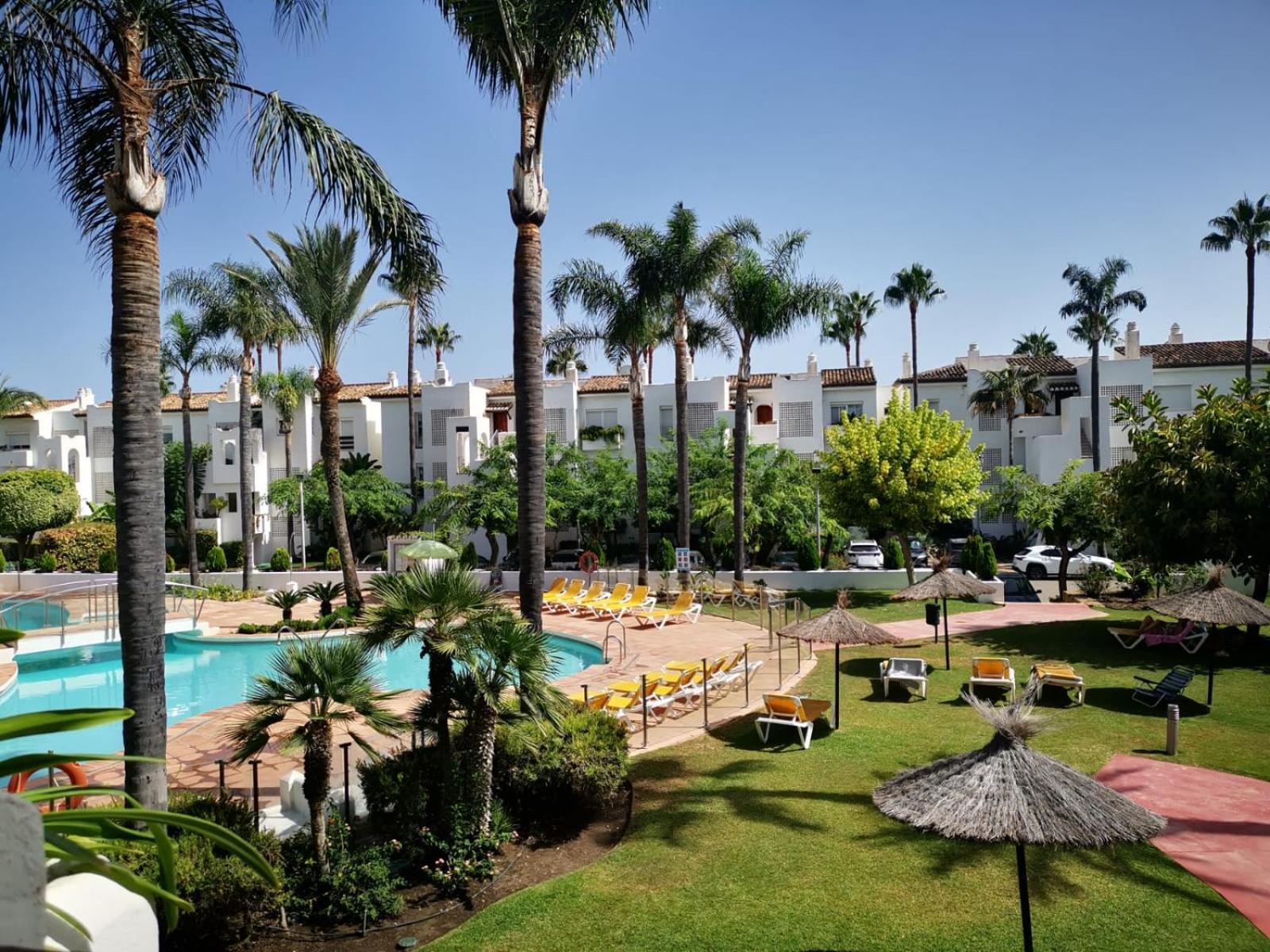Piso Con Piscina A 1 Min Playa Estepona