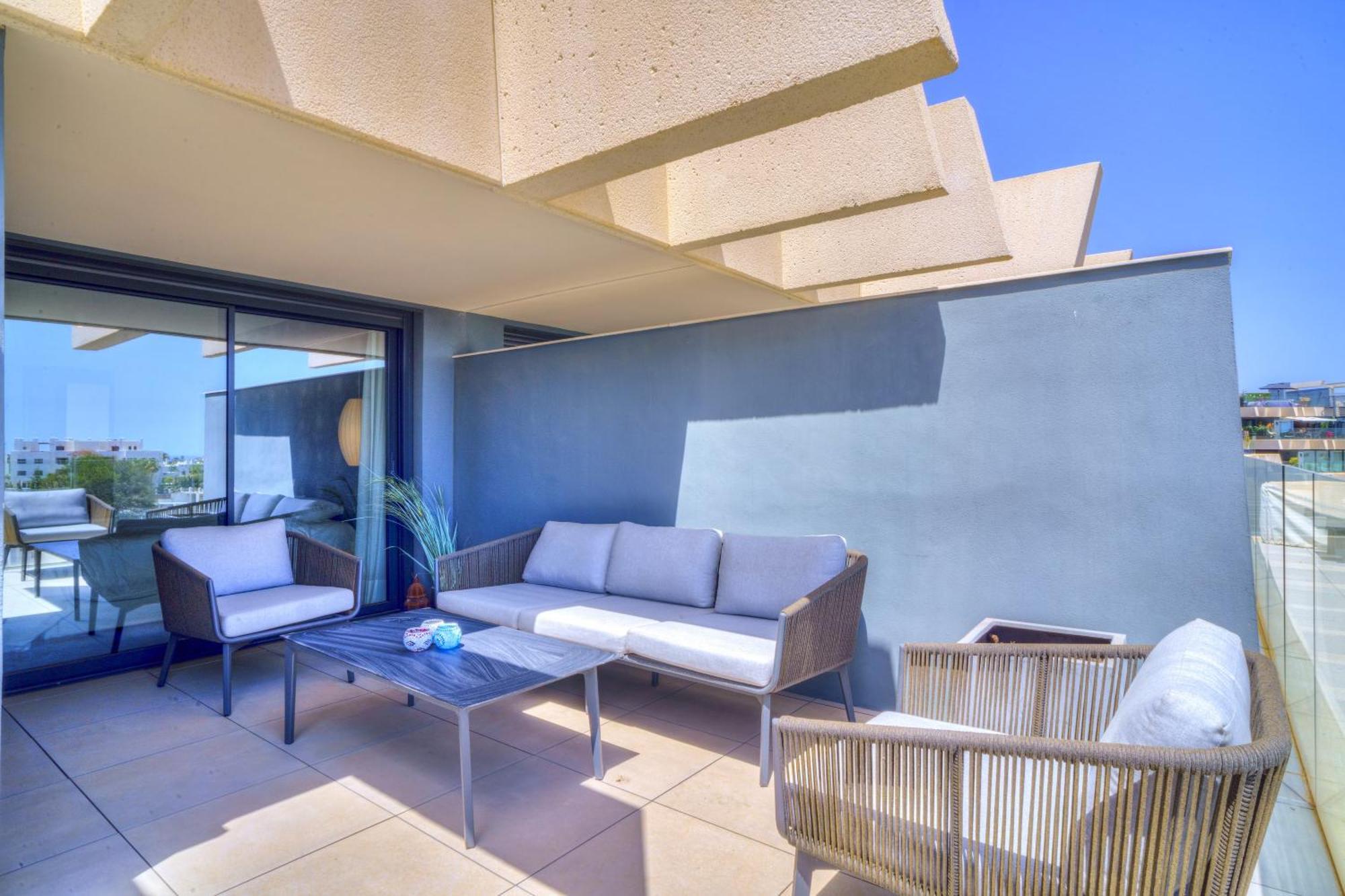 Oasis 325 * Estepona