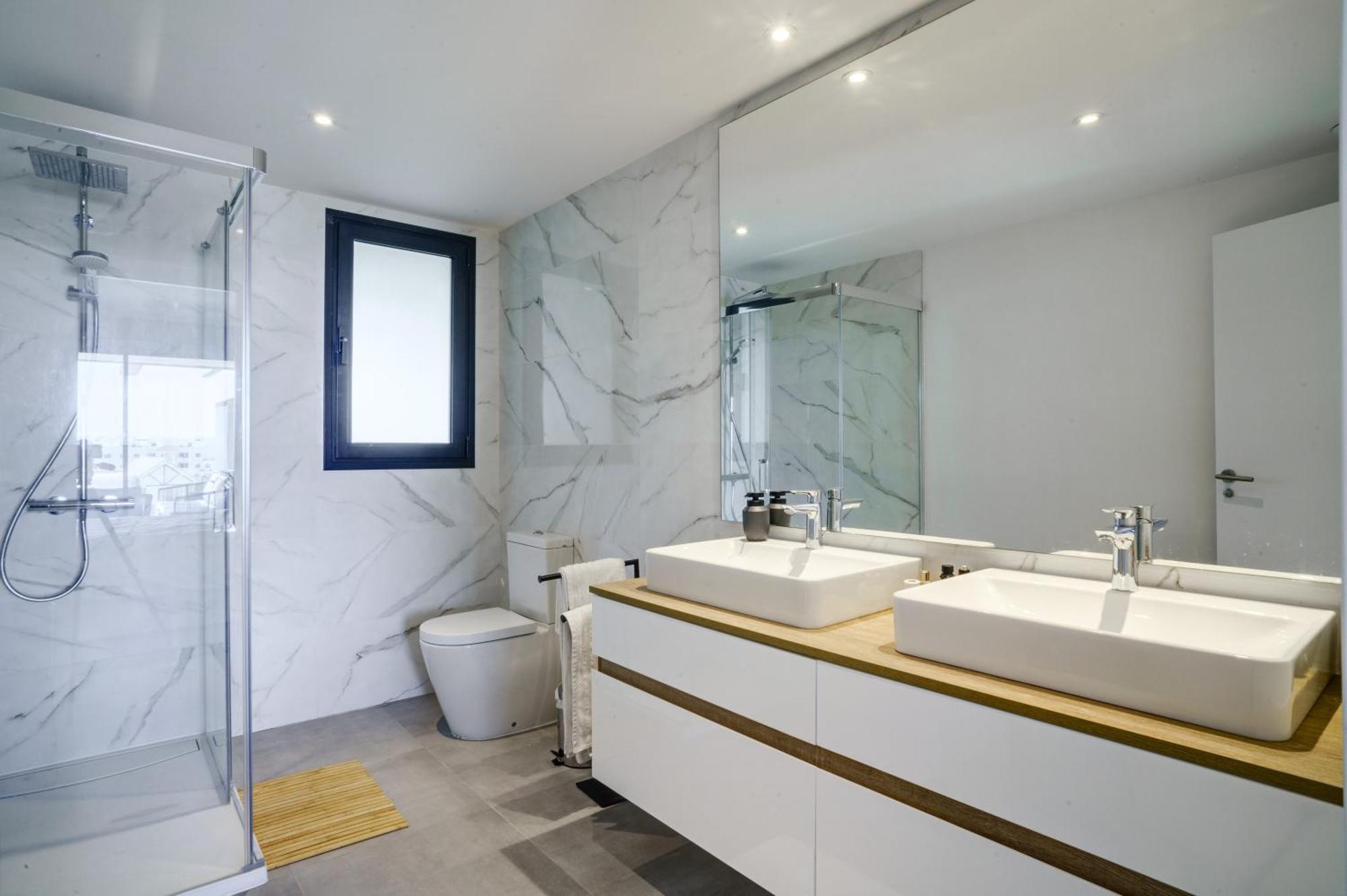 Oasis 325 Estepona