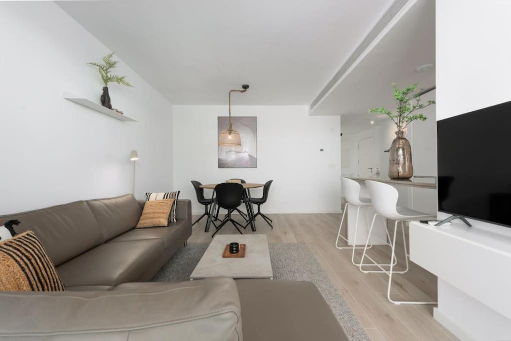 The Cozy At One80 Suites,
