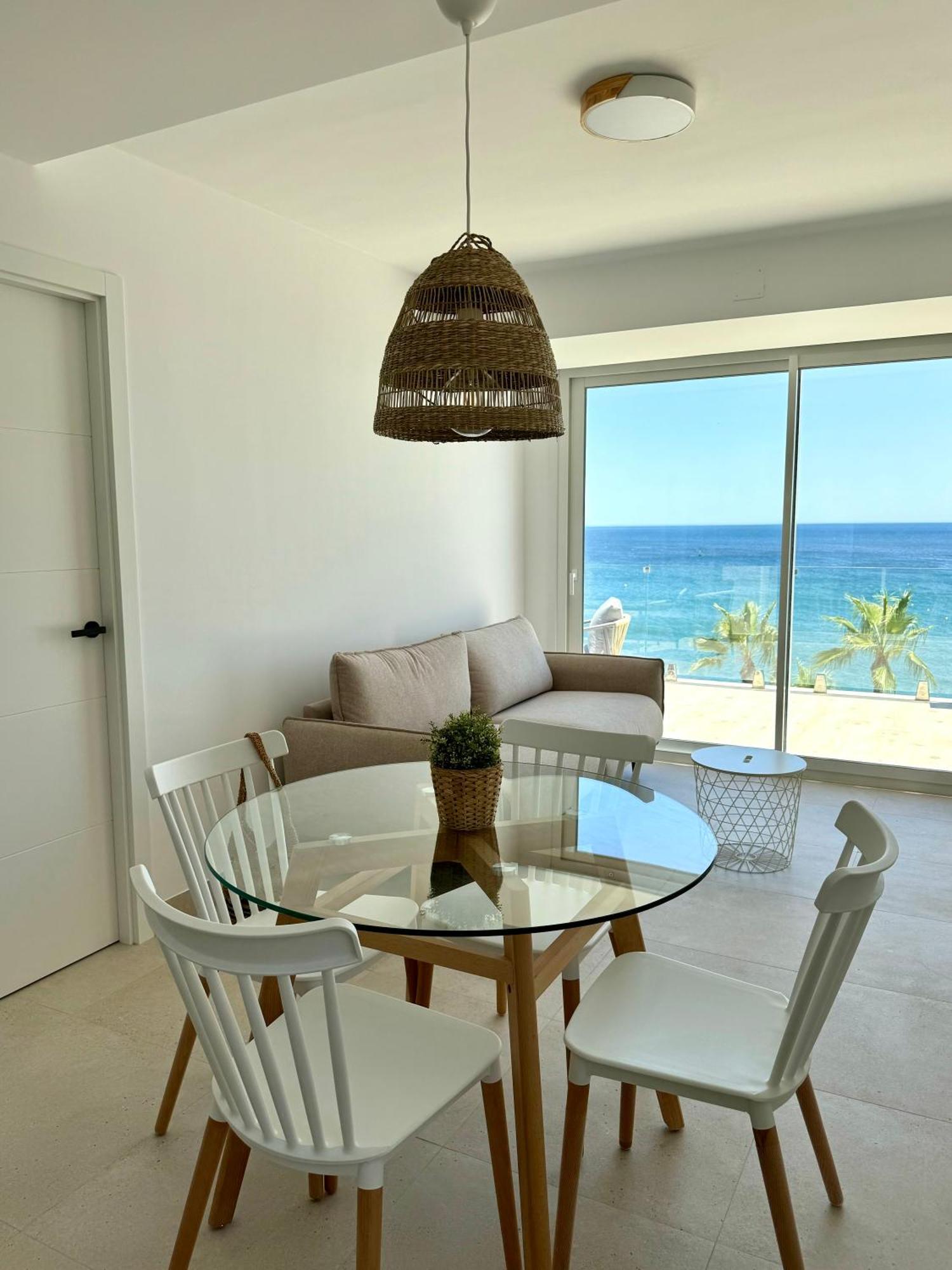 Sunnypalms - Beachfront Penthouse With Stunning Sea View Appartement