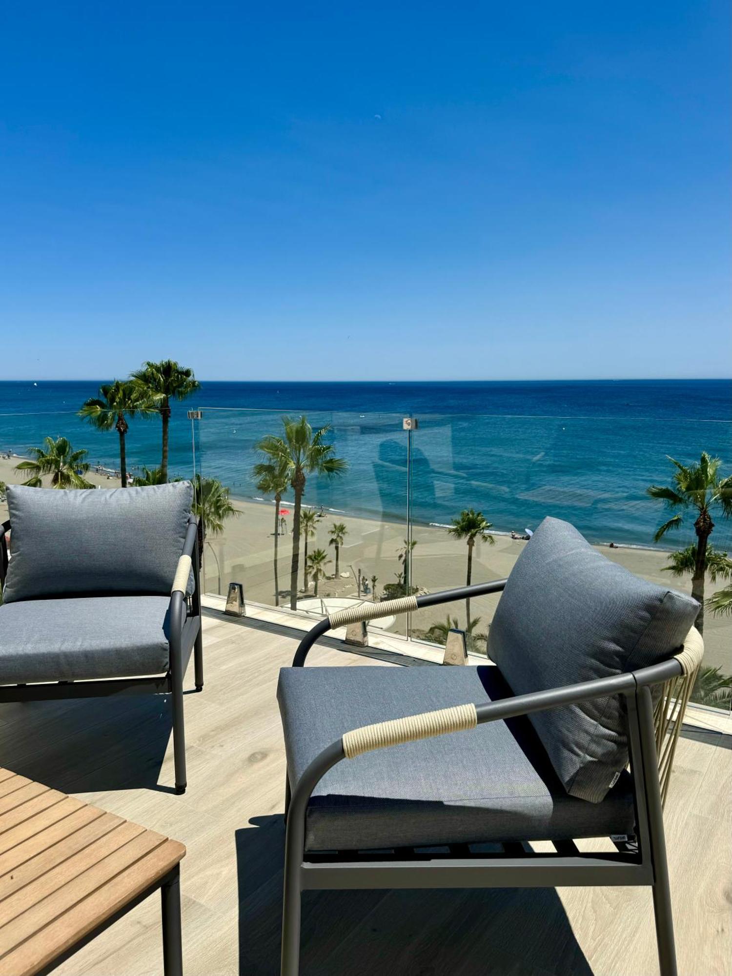 Sunnypalms - Beachfront Penthouse With Stunning Sea View *