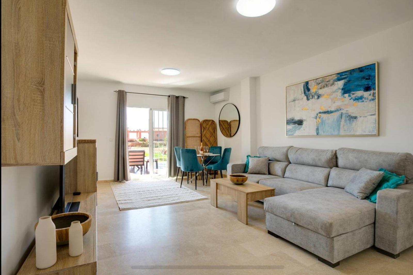 Appartement No1 - Beachfront Estepona, Close To Port, 2 Bedroom, 2 Bathroom, Sleeps 5
