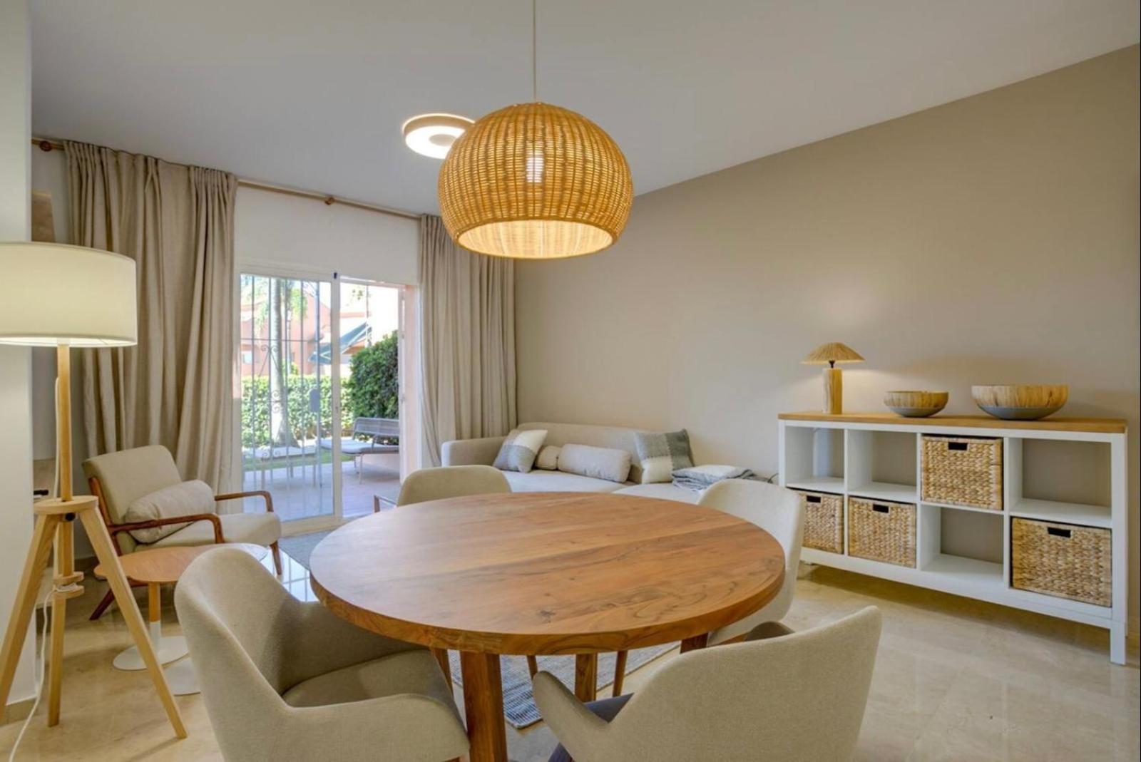 No10 - Beachfront Close To Port, 2 Bedroom, 2 Bathroom, Sleeps 5