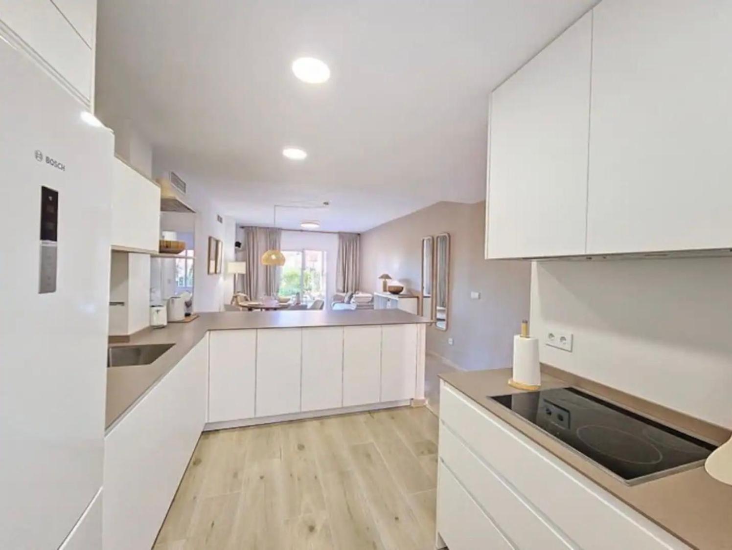 No10 - Beachfront Close To Port, 2 Bedroom, 2 Bathroom, Sleeps 5 Apartment