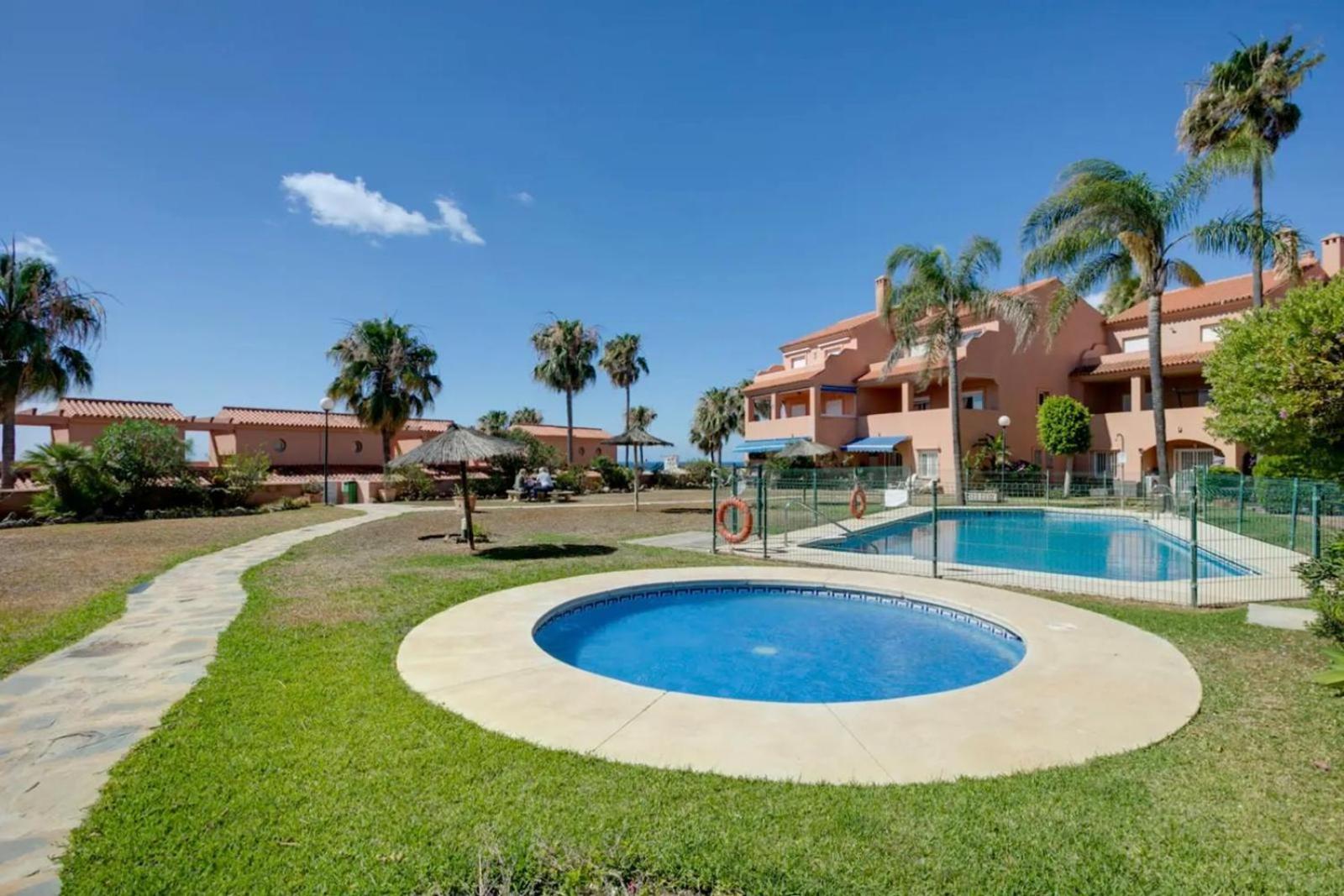 No10 - Beachfront Close To Port, 2 Bedroom, 2 Bathroom, Sleeps 5 * Estepona
