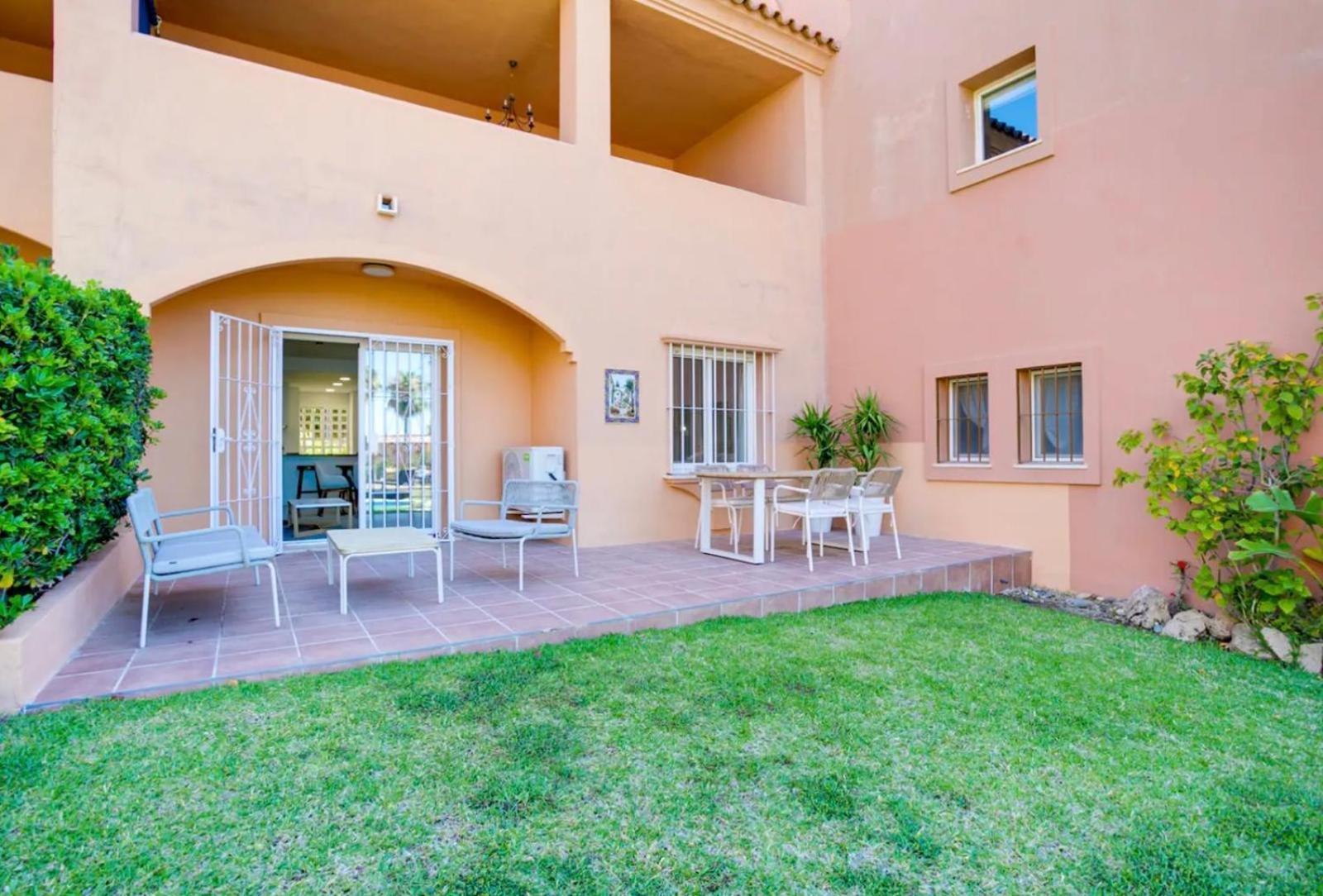 No10 - Beachfront Close To Port, 2 Bedroom, 2 Bathroom, Sleeps 5 Apartment *