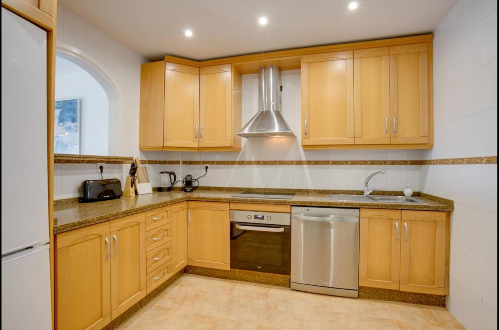 No1 - Beachfront Estepona, Close To Port, 2 Bedroom, 2 Bathroom, Sleeps 5 Apartment *