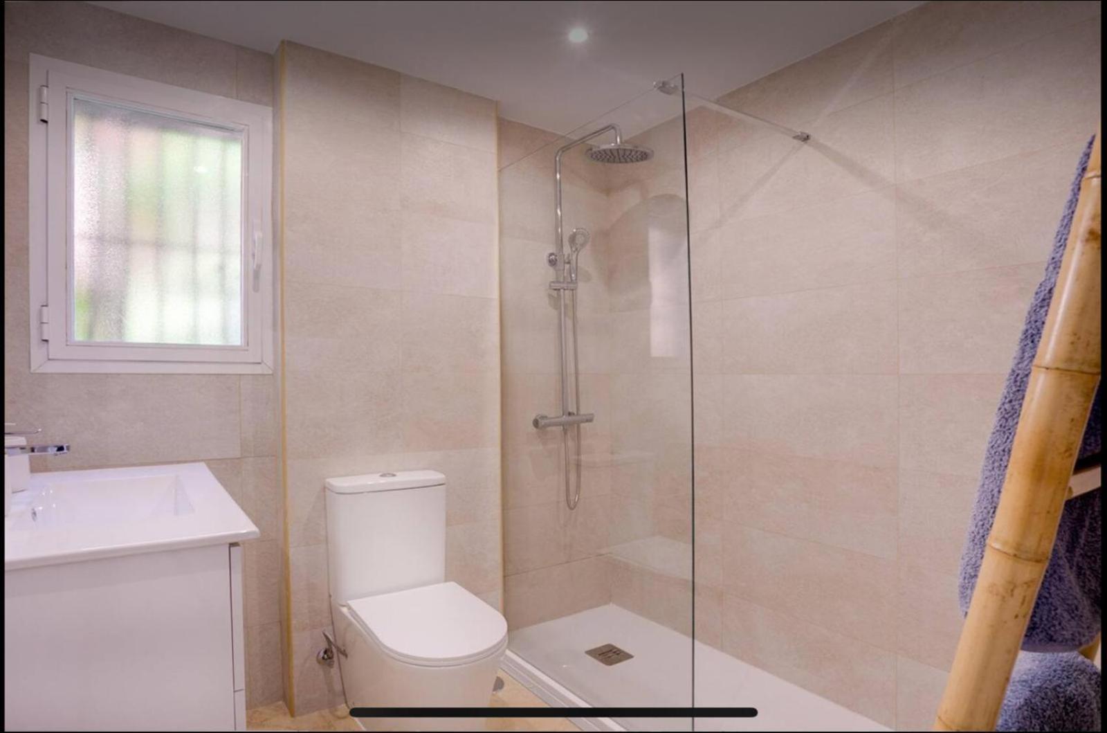 No1 - Beachfront Estepona, Close To Port, 2 Bedroom, 2 Bathroom, Sleeps 5