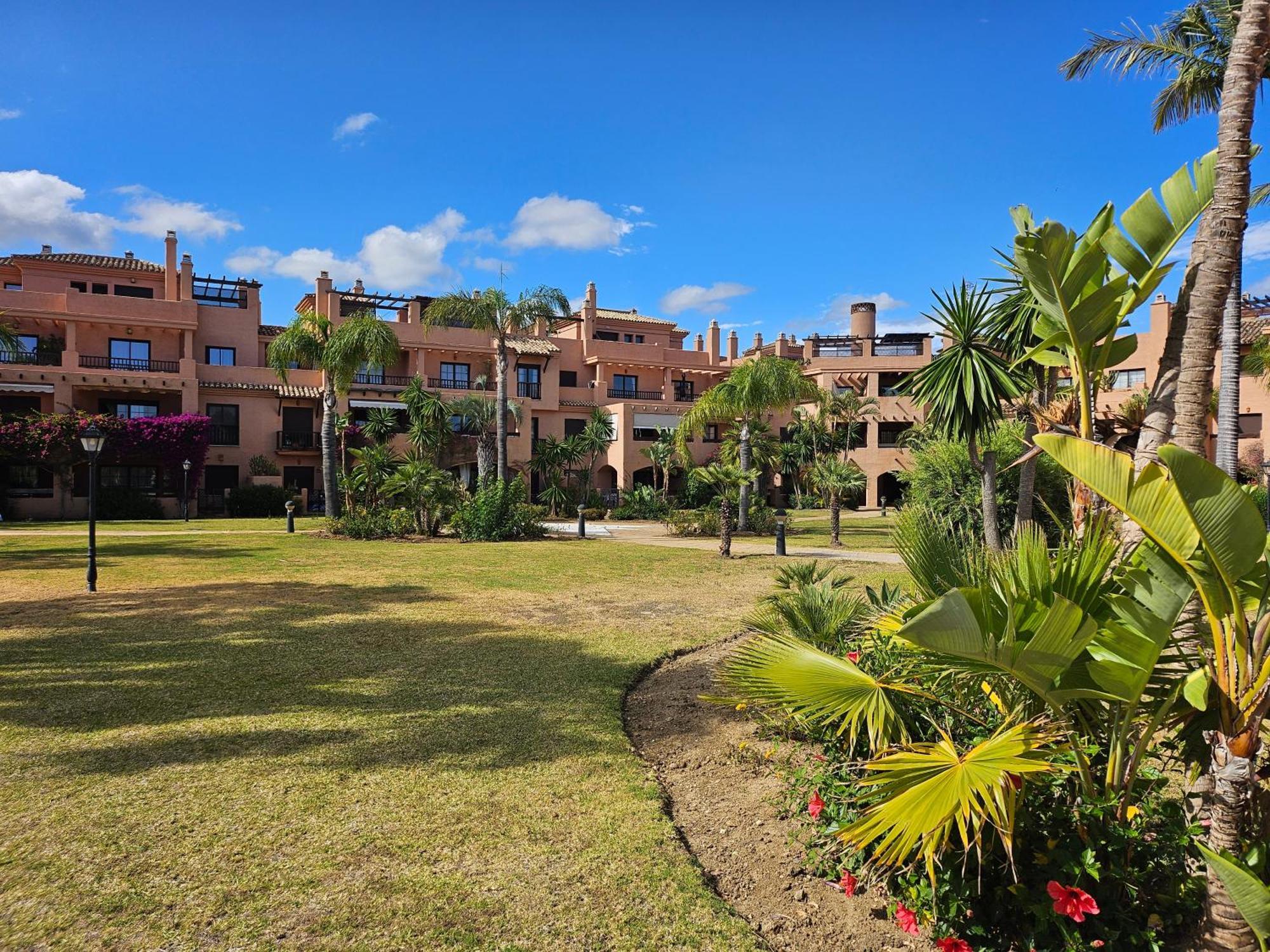 Modern 2br Second Line Marbella Beach, Pools And Paddle *