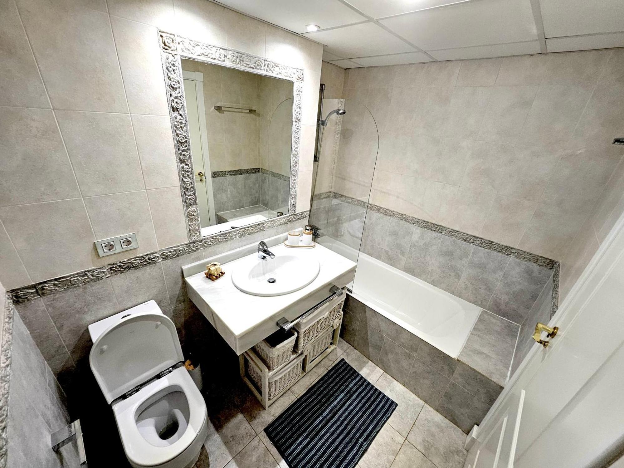 Modern 2br Second Line Marbella Beach, Pools And Paddle