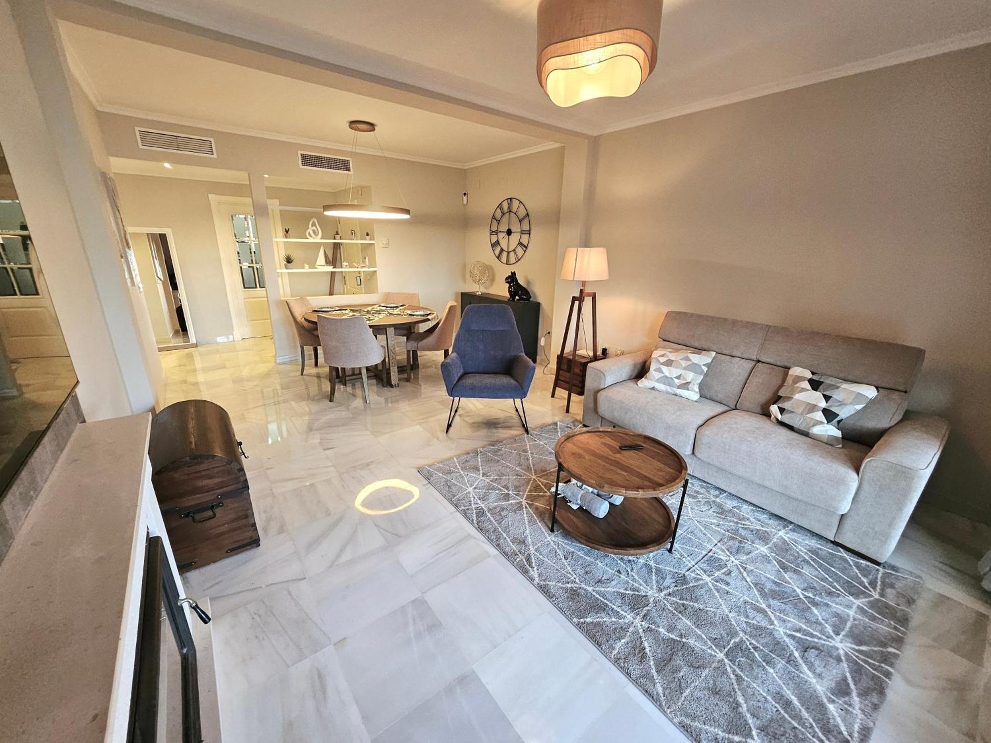 Modern 2br Second Line Marbella Beach, Pools And Paddle Appartement