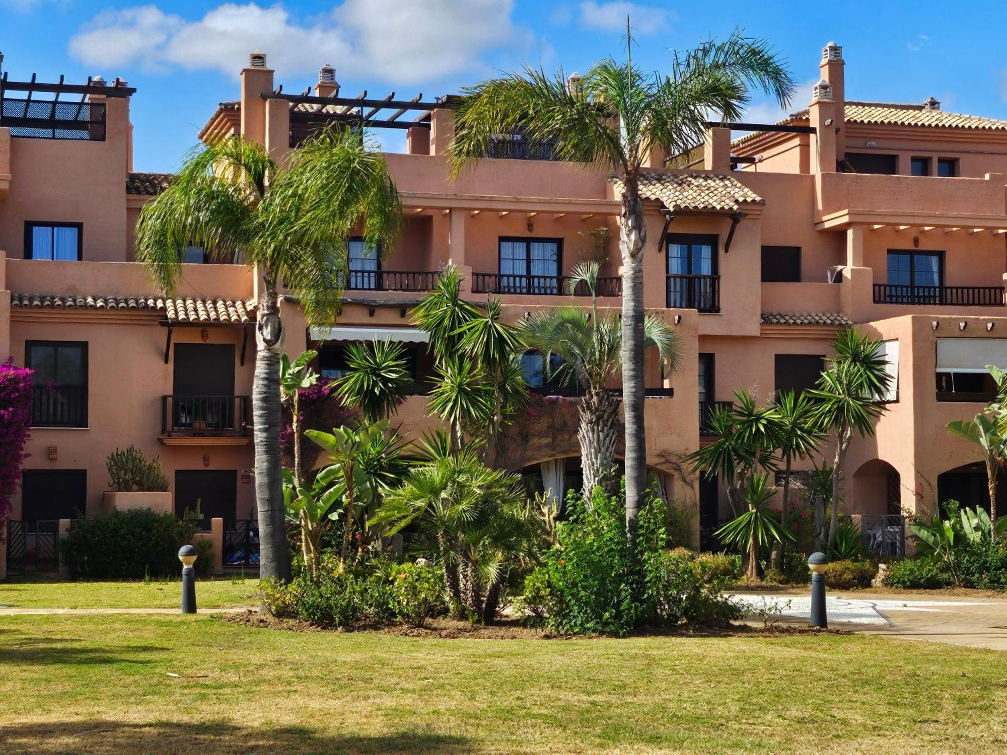 Appartement Modern 2br Second Line Marbella Beach, Pools And Paddle *
