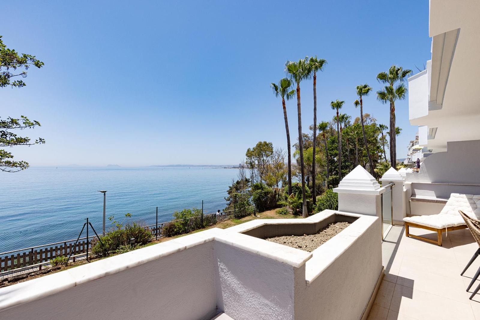 Cadiz - Gerenoveerd Met Groot Balkon & Zeezicht * Estepona