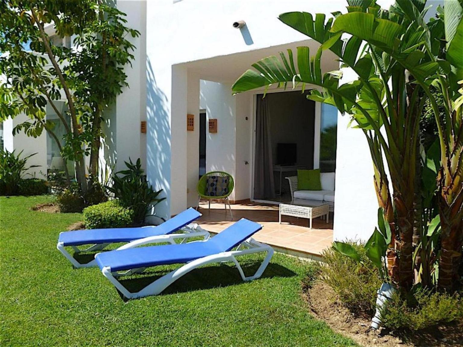 Apartment 21 Alcazaba Lagoon Groundfloor Apt Tropical Garden Estepona