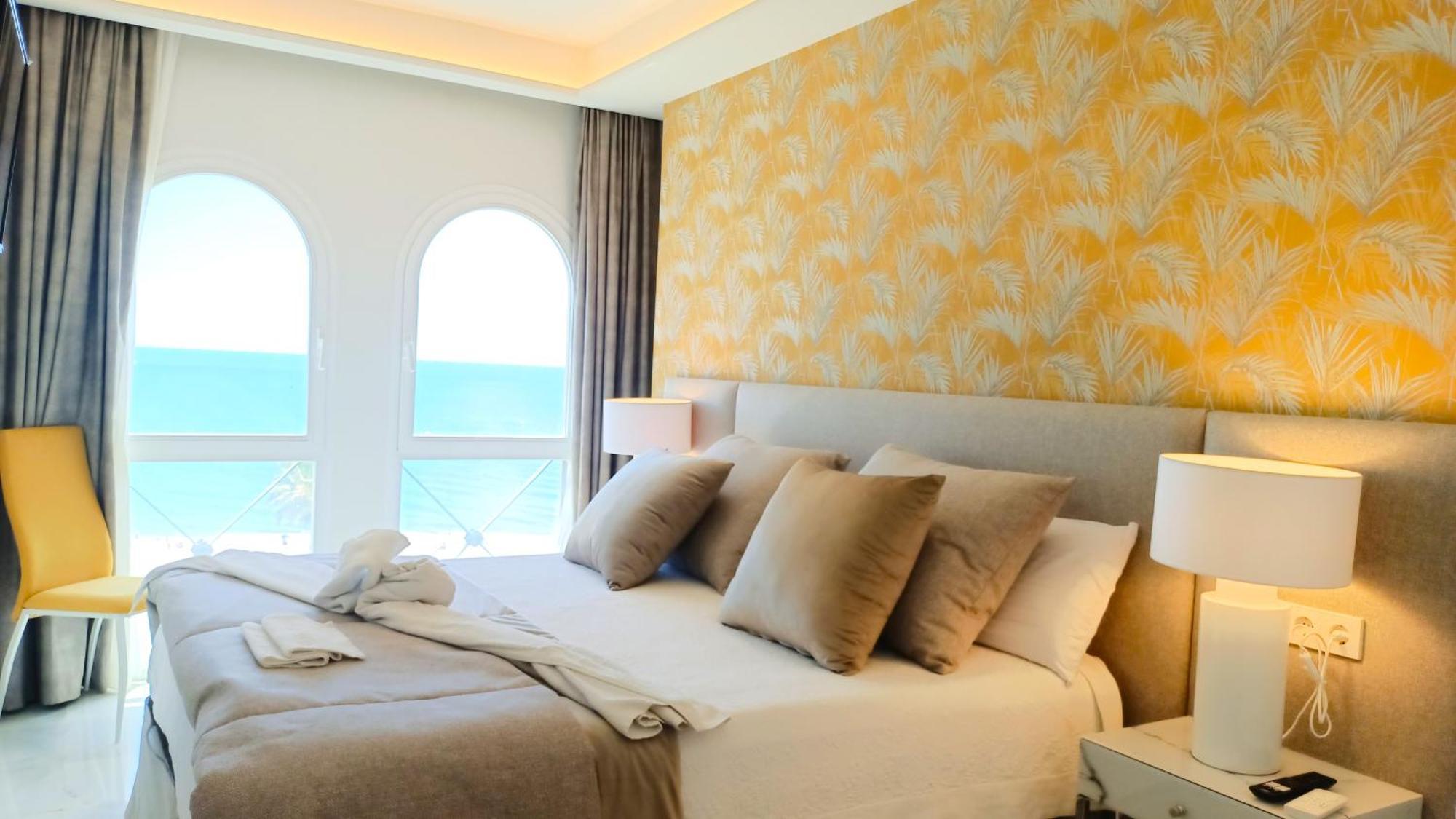 Apartment Spectacular Frontbeach Old Town La Rada *