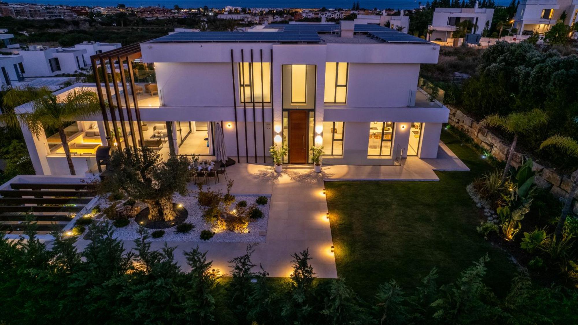 Villa Vacation Marbella I Hanami, Private Infinity Edge-pool, Gym, Movie Theater, Close To Golfs And Beaches *