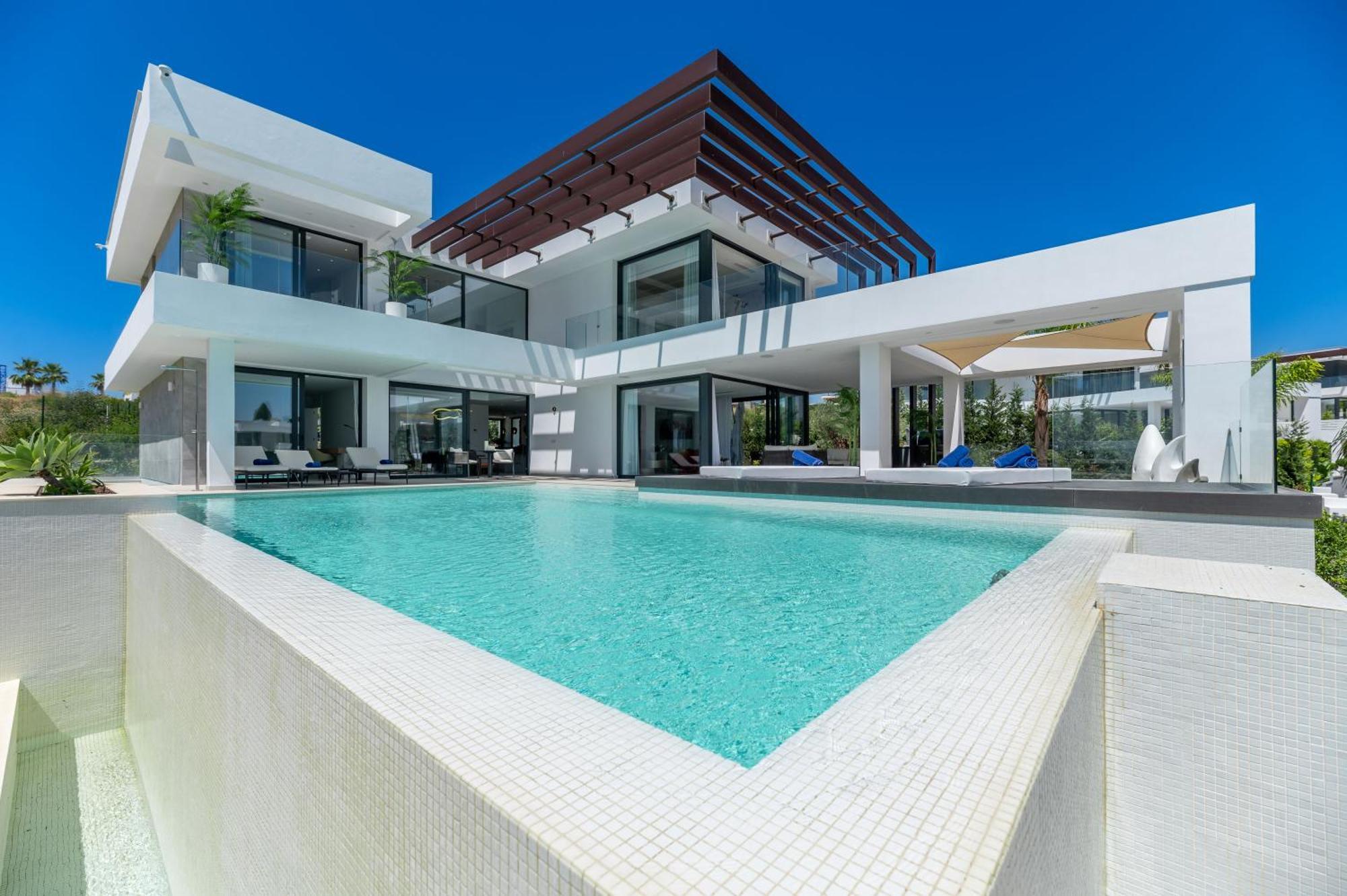 Villa Vacation Marbella I Hanami, Private Infinity Edge-pool, Gym, Movie Theater, Close To Golfs And Beaches Estepona