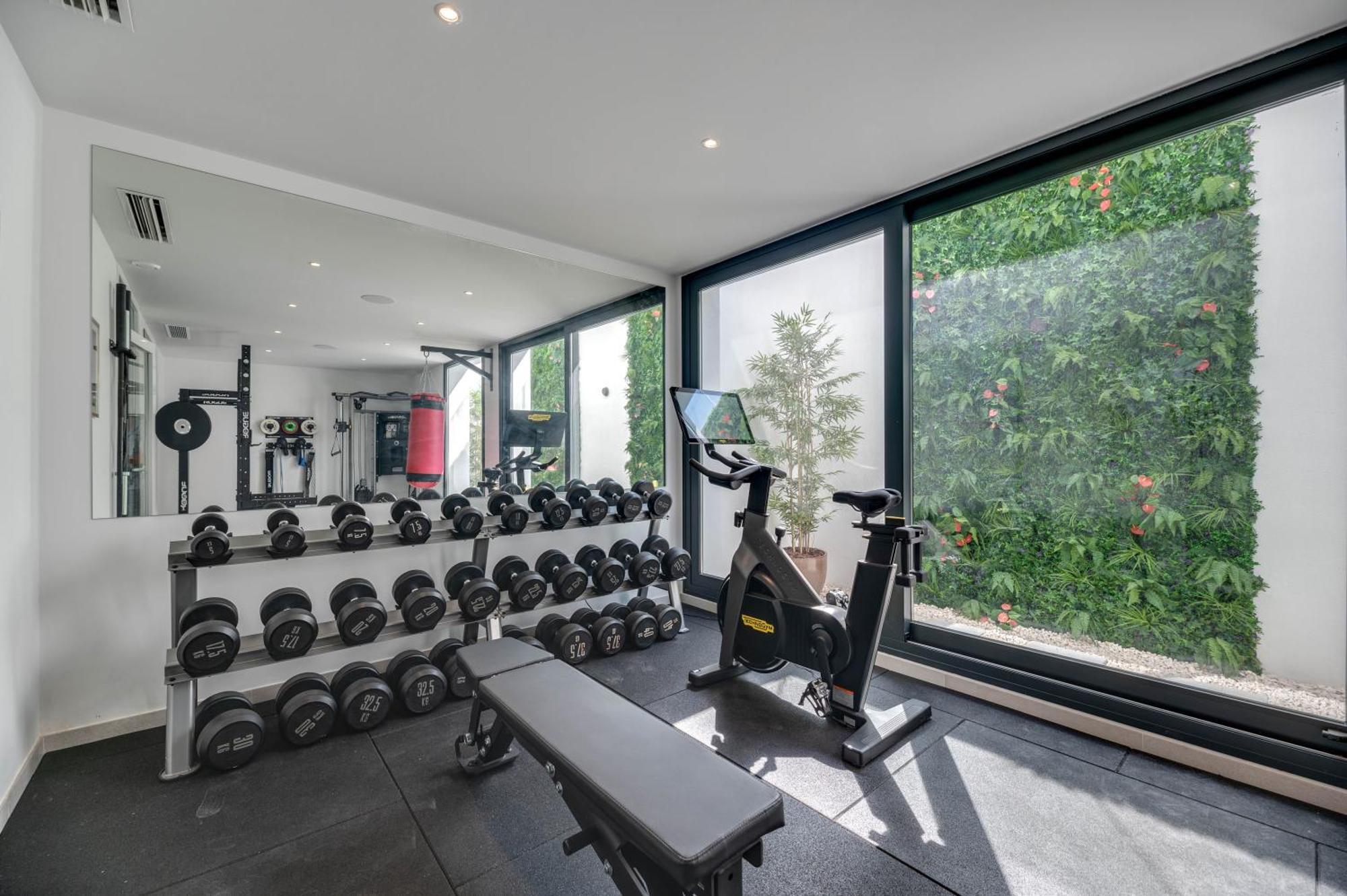 Vacation Marbella I Hanami, Private Infinity Edge-pool, Gym, Movie Theater, Close To Golfs And Beaches *
