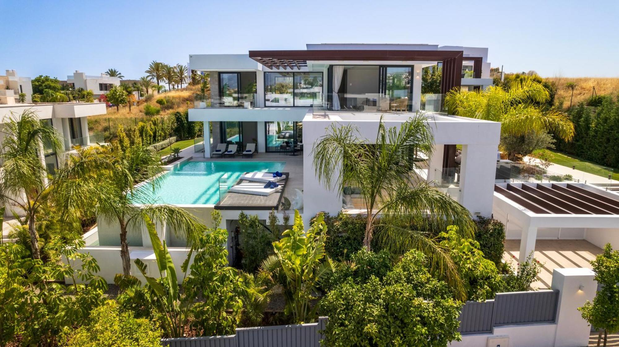Villa Vacation Marbella I Hanami, Private Infinity Edge-pool, Gym, Movie Theater, Close To Golfs And Beaches Estepona