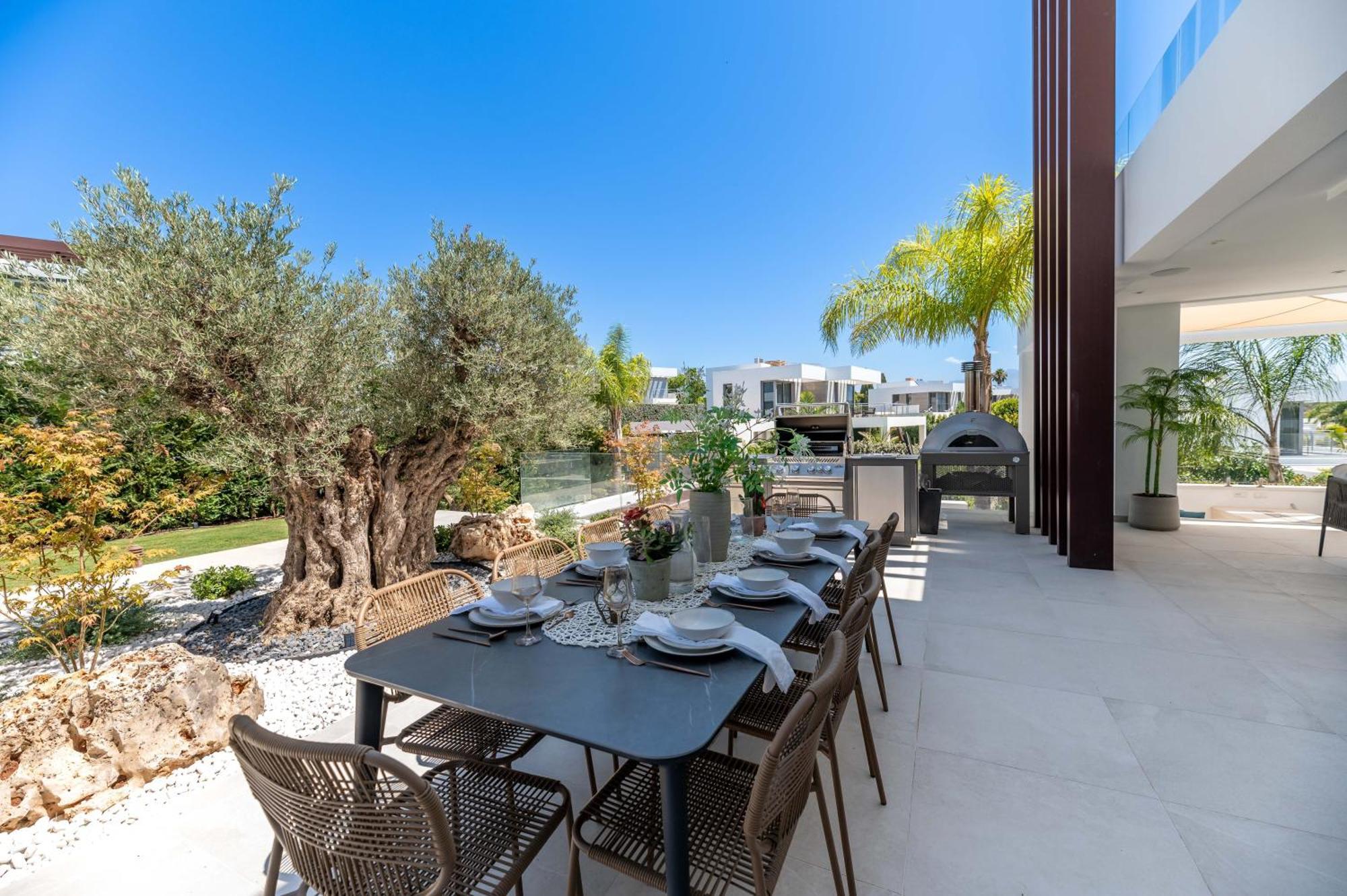 Vacation Marbella I Hanami, Private Infinity Edge-pool, Gym, Movie Theater, Close To Golfs And Beaches *