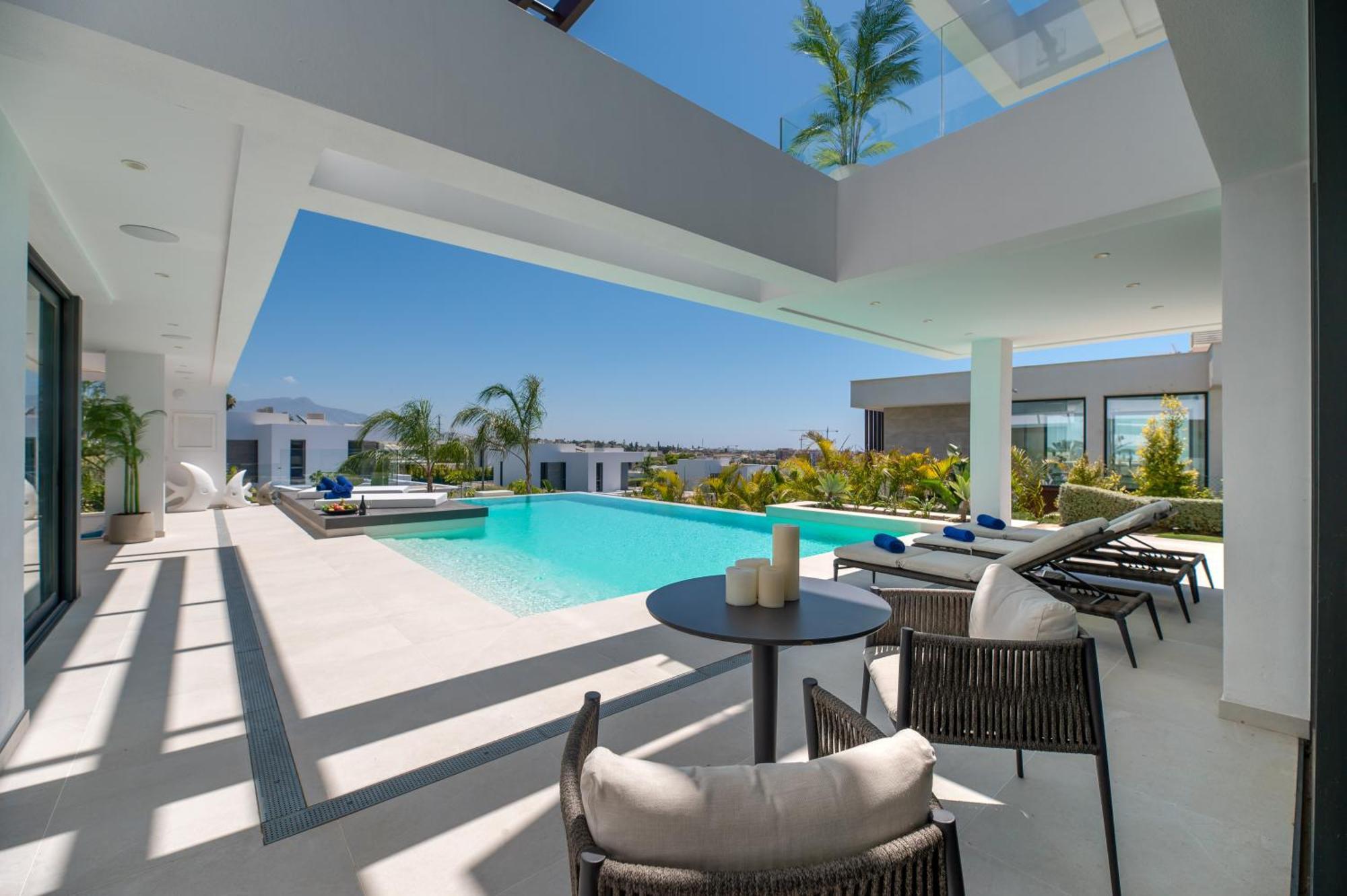 Vacation Marbella I Hanami, Private Infinity Edge-pool, Gym, Movie Theater, Close To Golfs And Beaches *
