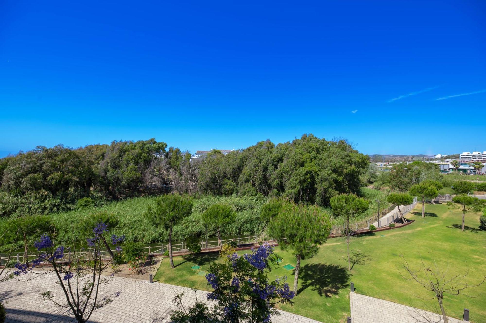 Edge Luxury Beachfront 2br With 3 Pools, Wellness, Gym * Estepona