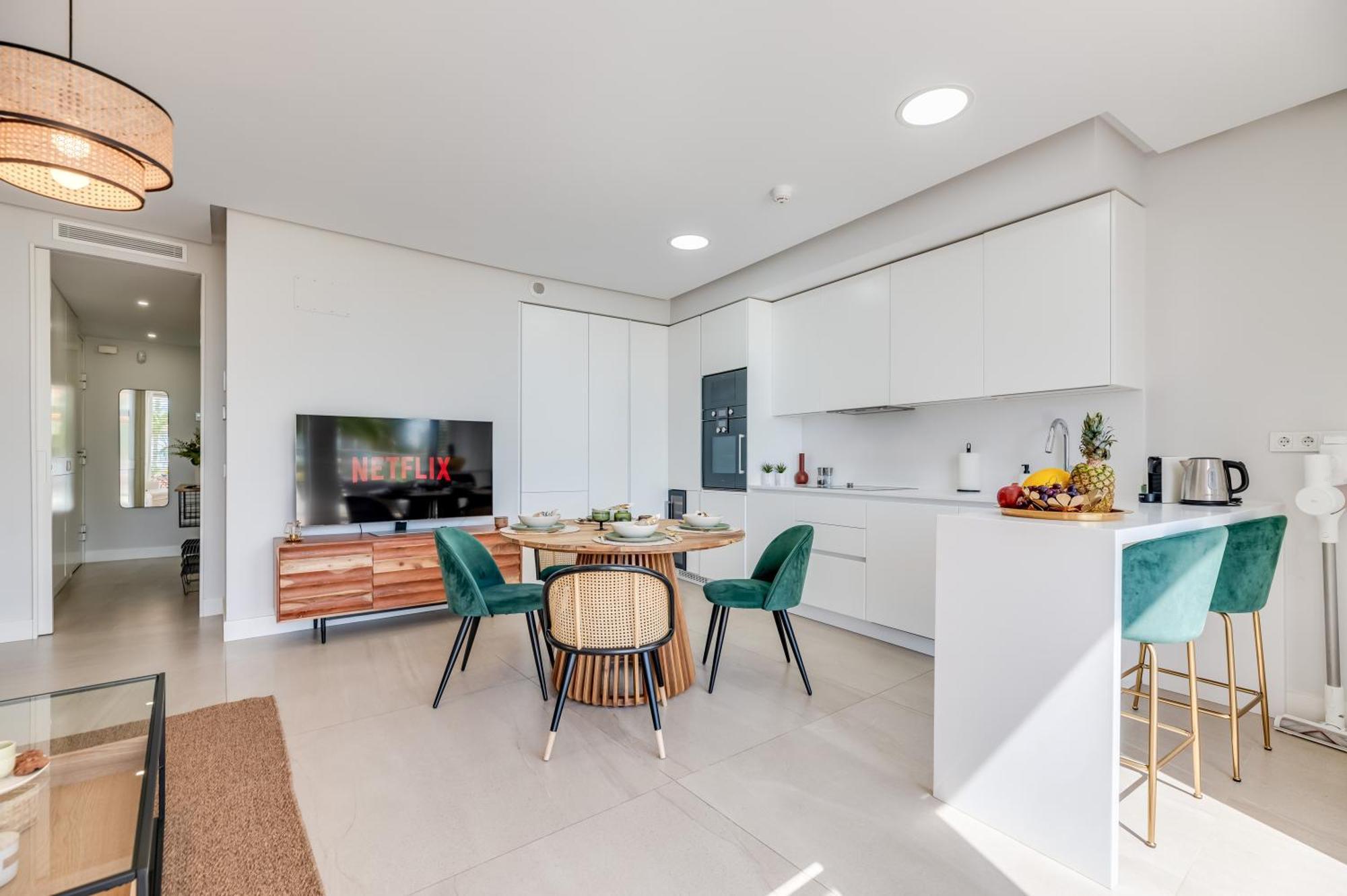 Apartment Edge Luxury Beachfront 2br With 3 Pools, Wellness, Gym