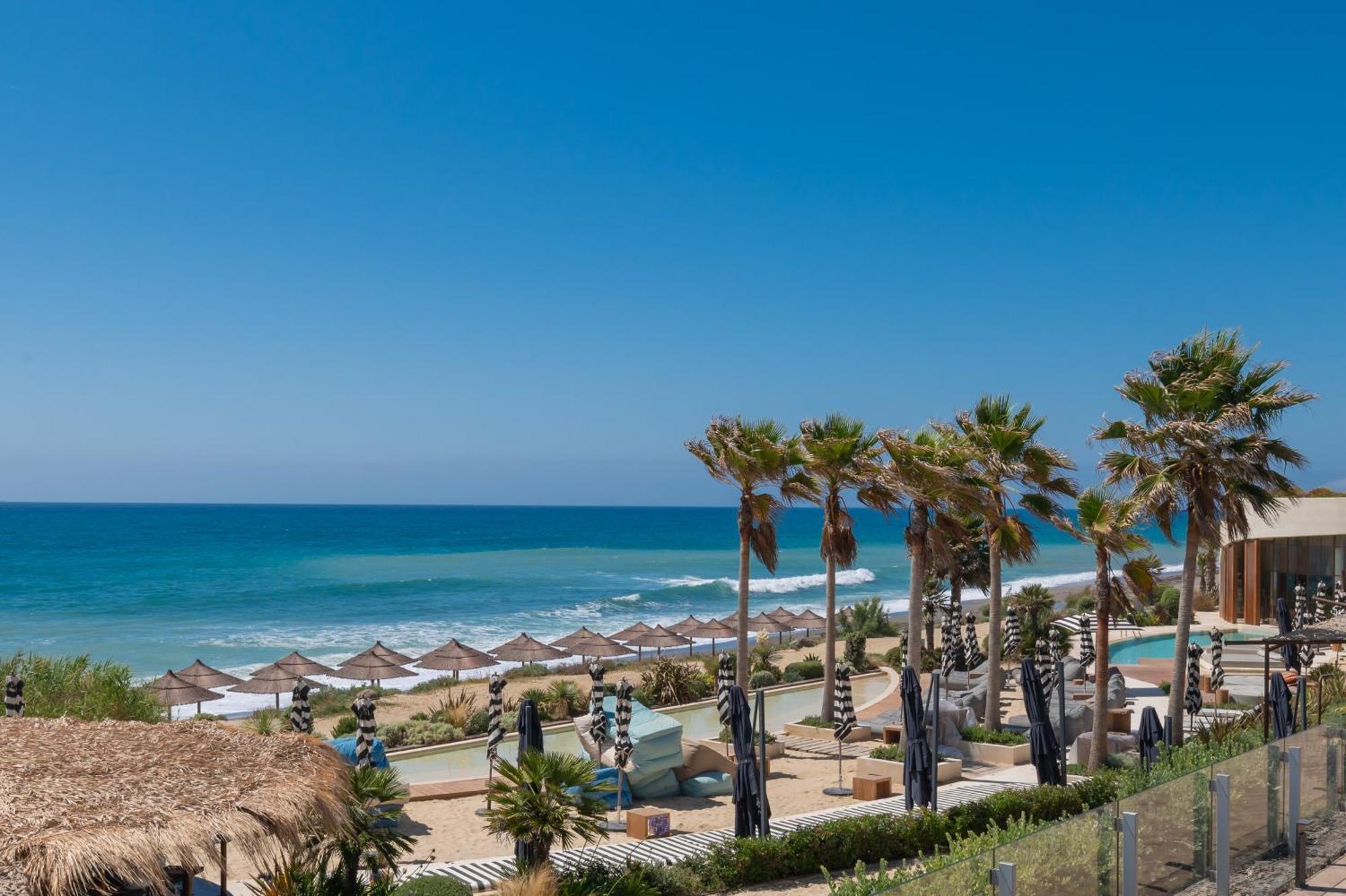 Edge Luxury Beachfront 2br With 3 Pools, Wellness, Gym Apartment Estepona