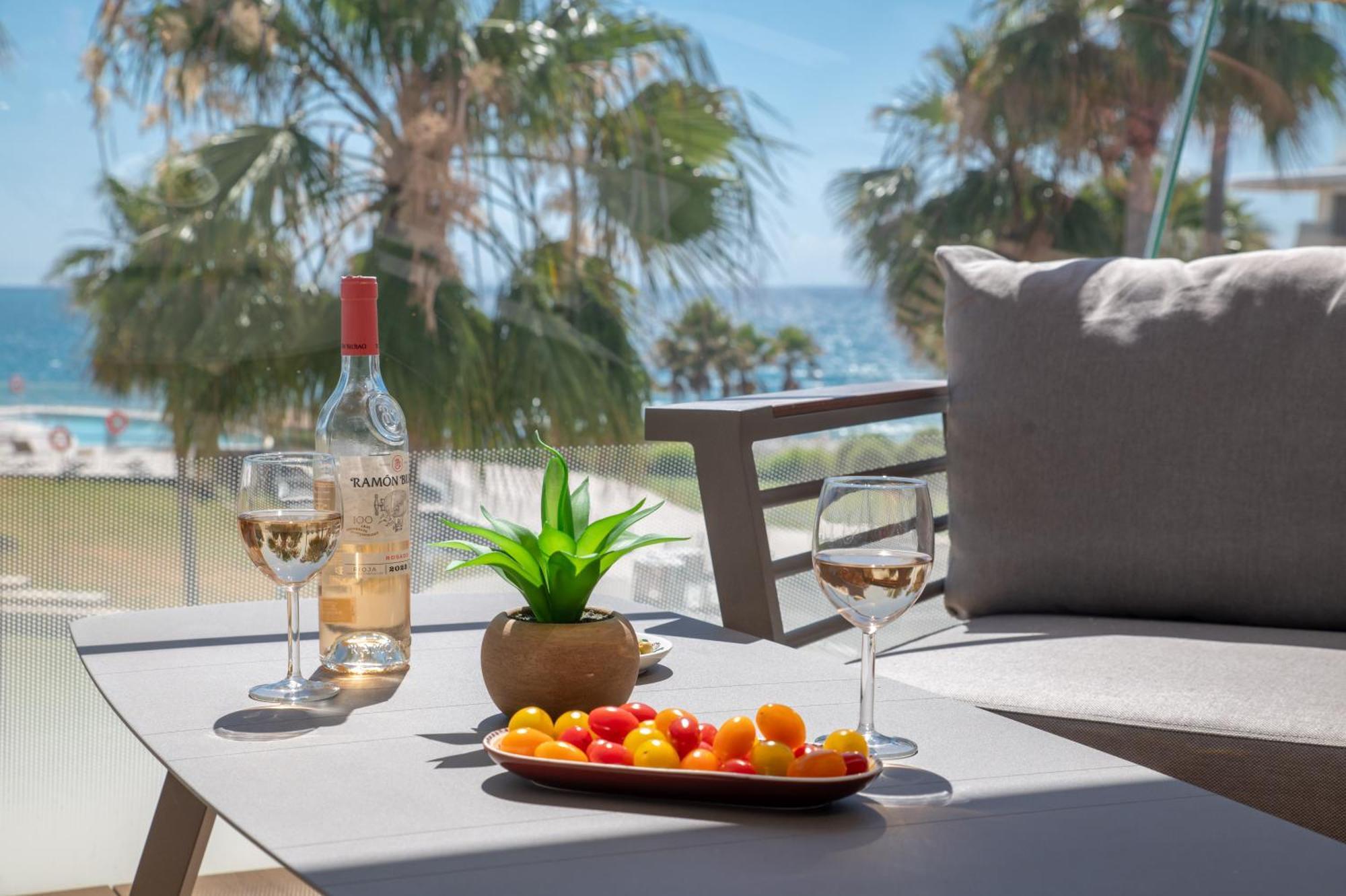 Edge Luxury Beachfront 2br With 3 Pools, Wellness, Gym * Estepona