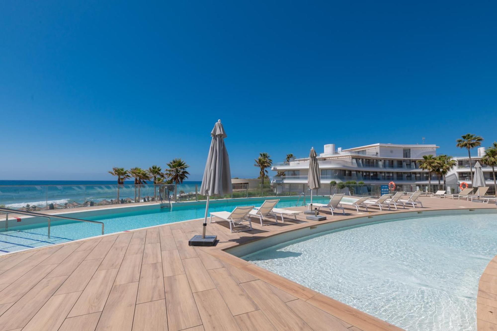 Apartment Edge Luxury Beachfront 2br With 3 Pools, Wellness, Gym Estepona