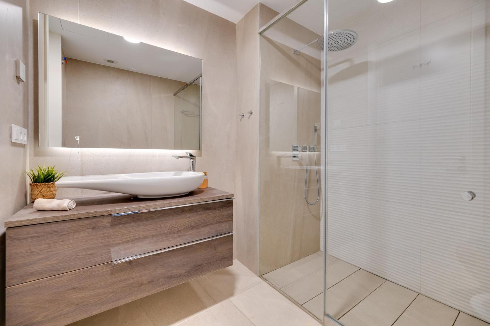 Edge Luxury Beachfront 2br With 3 Pools, Wellness, Gym *